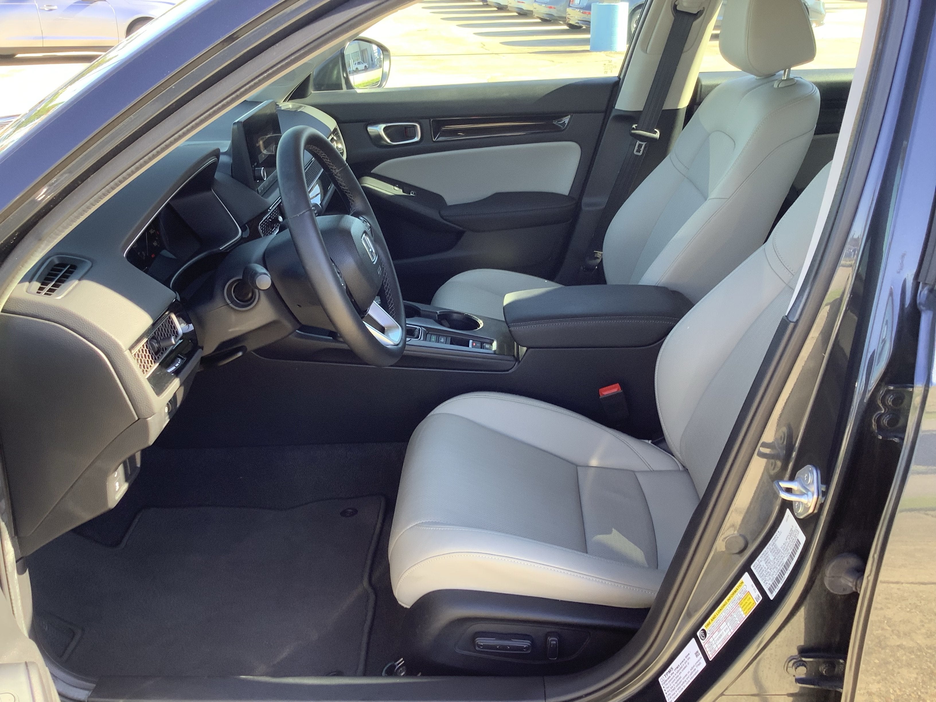 2024 Honda Civic Hatchback EX-L - Photo 12