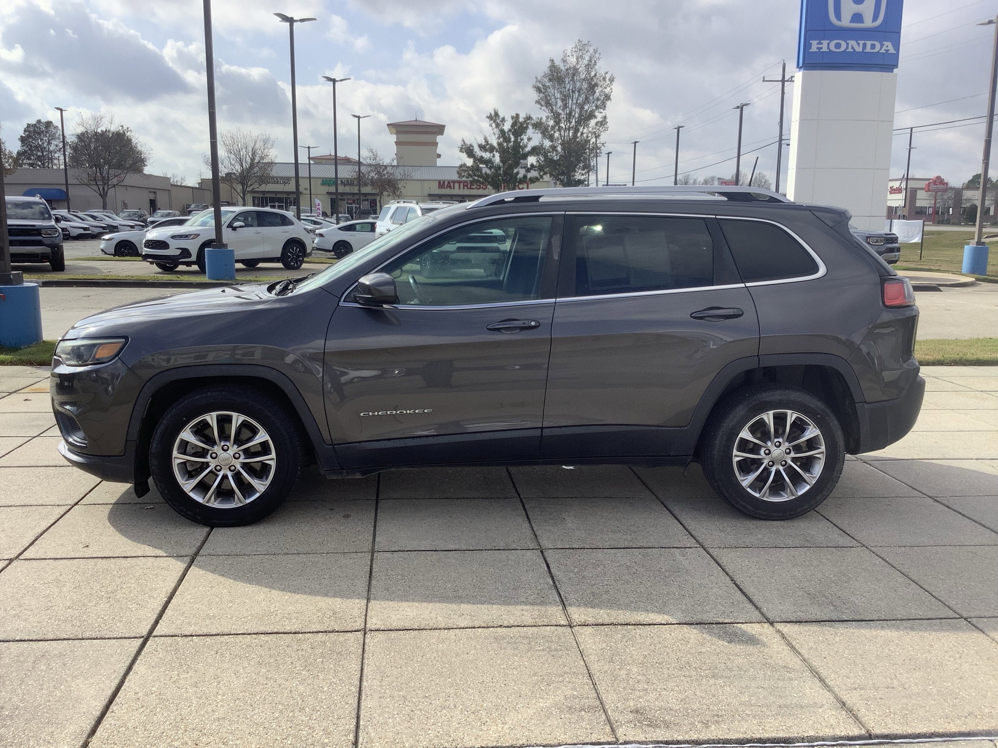 2019 Jeep Cherokee Latitude Plus