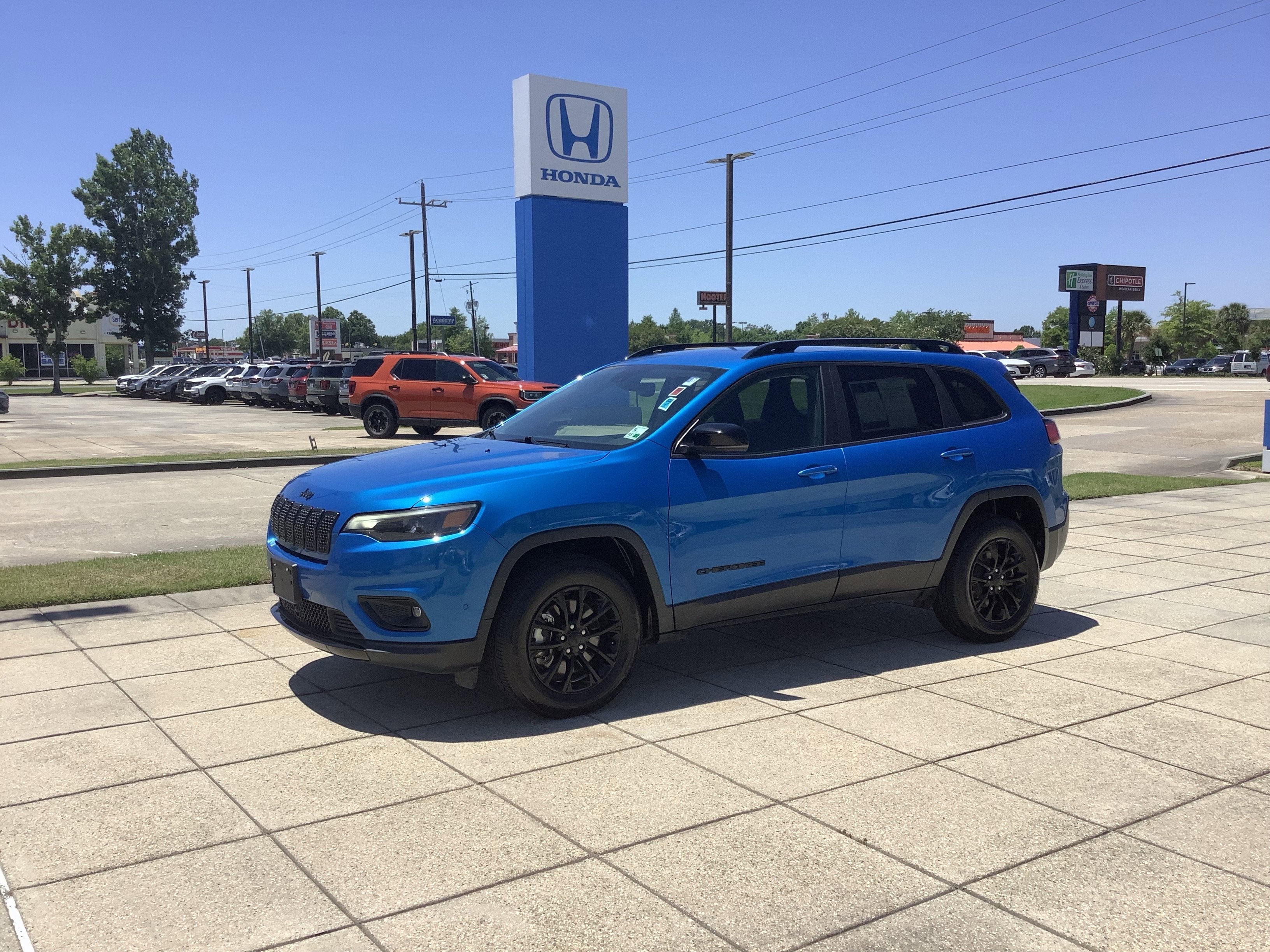 2023 Jeep Cherokee Altitude Lux