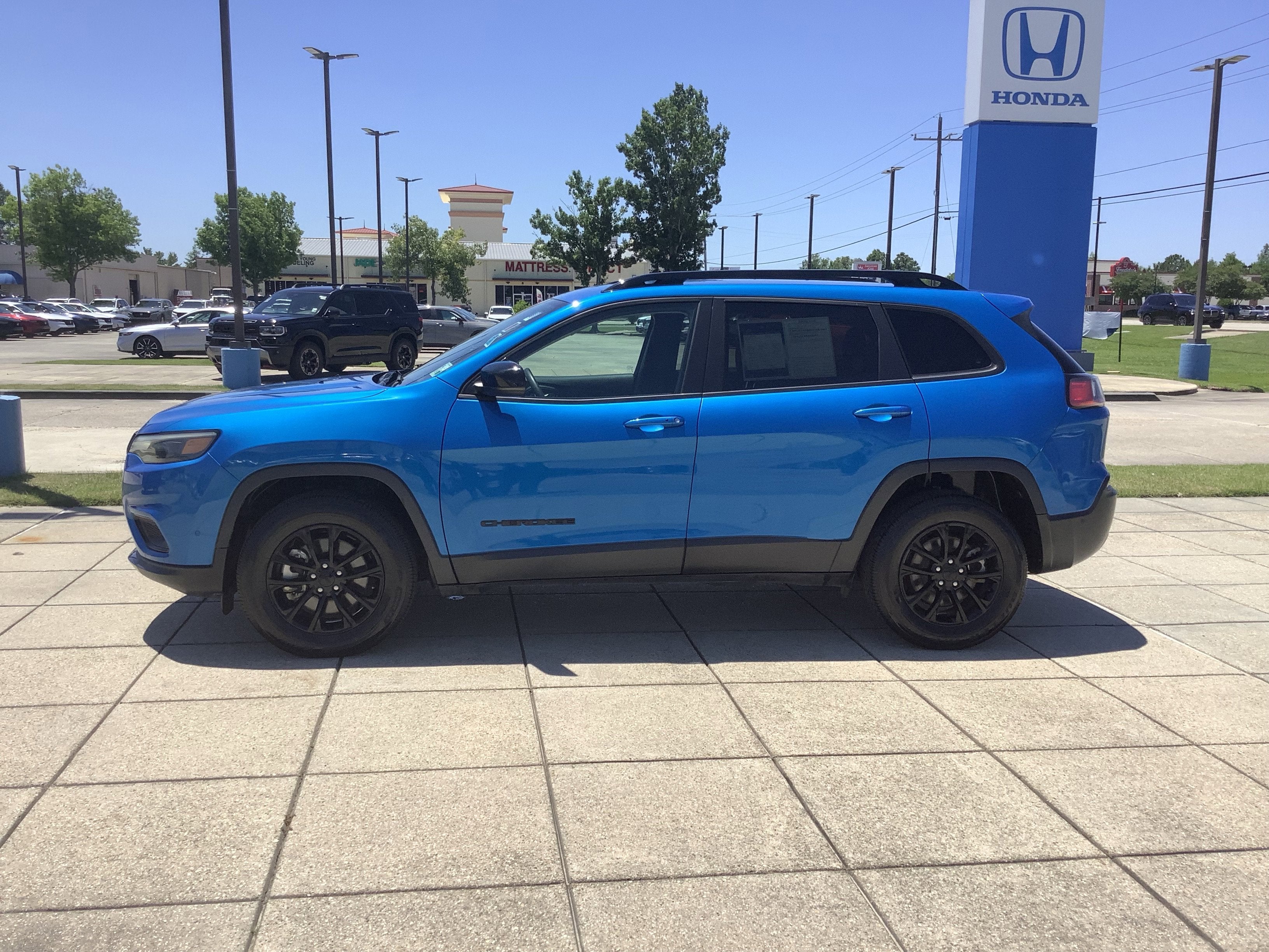 2023 Jeep Cherokee Altitude Lux