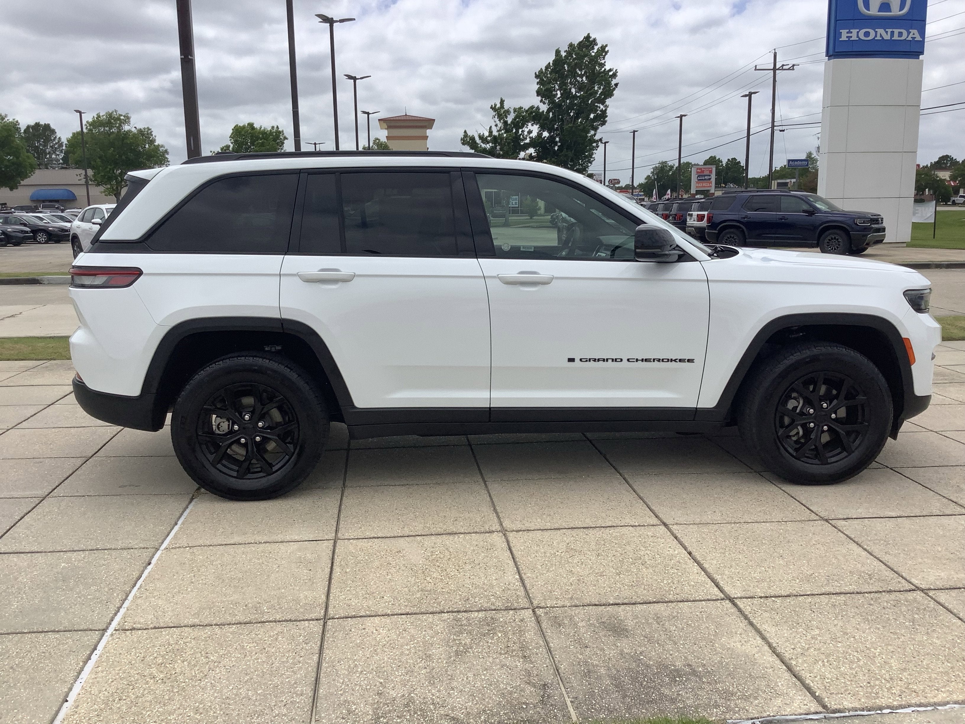 2025 Jeep Grand Cherokee Altitude