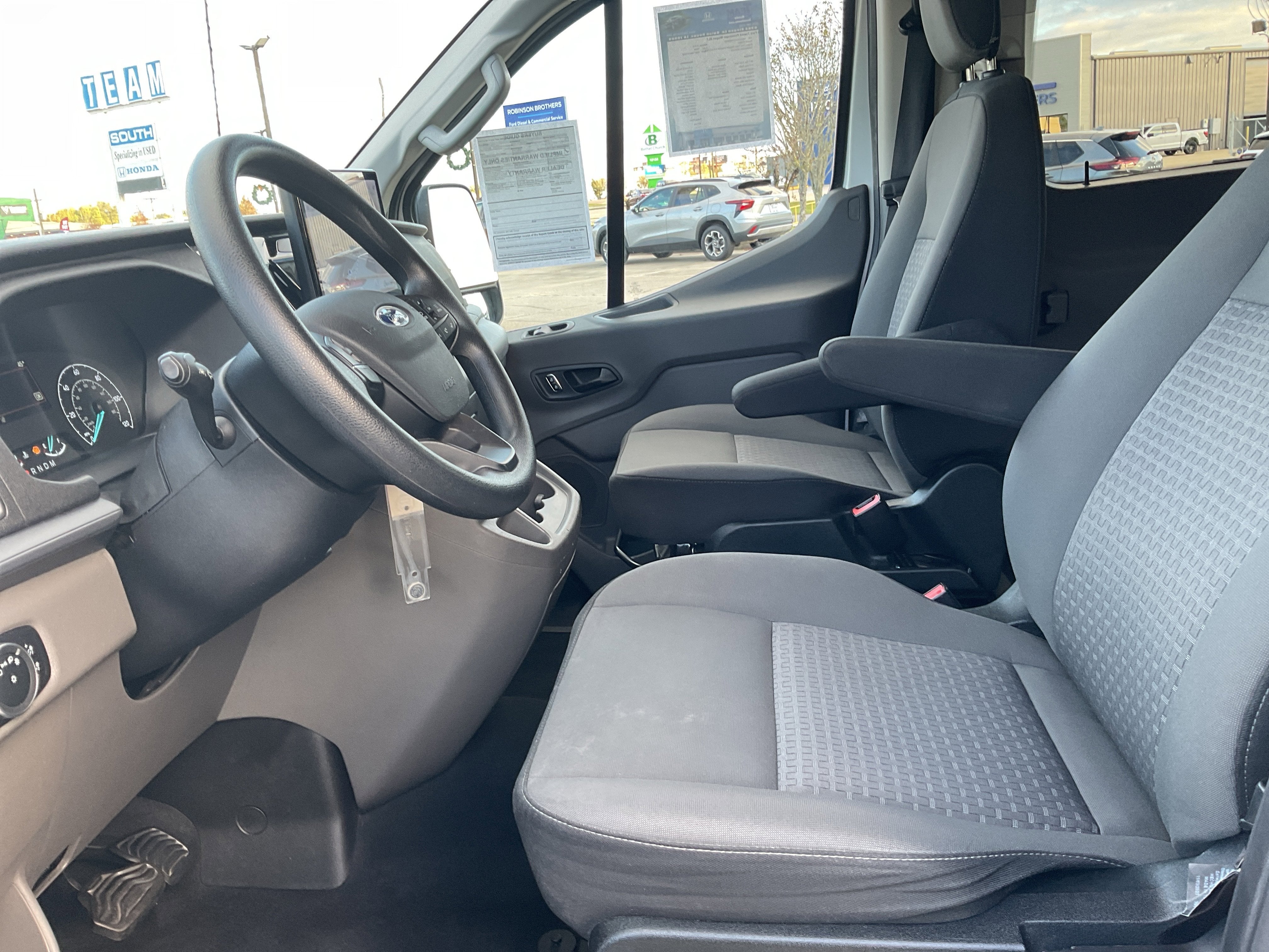 2023 Ford Transit Passenger Wagon XLT