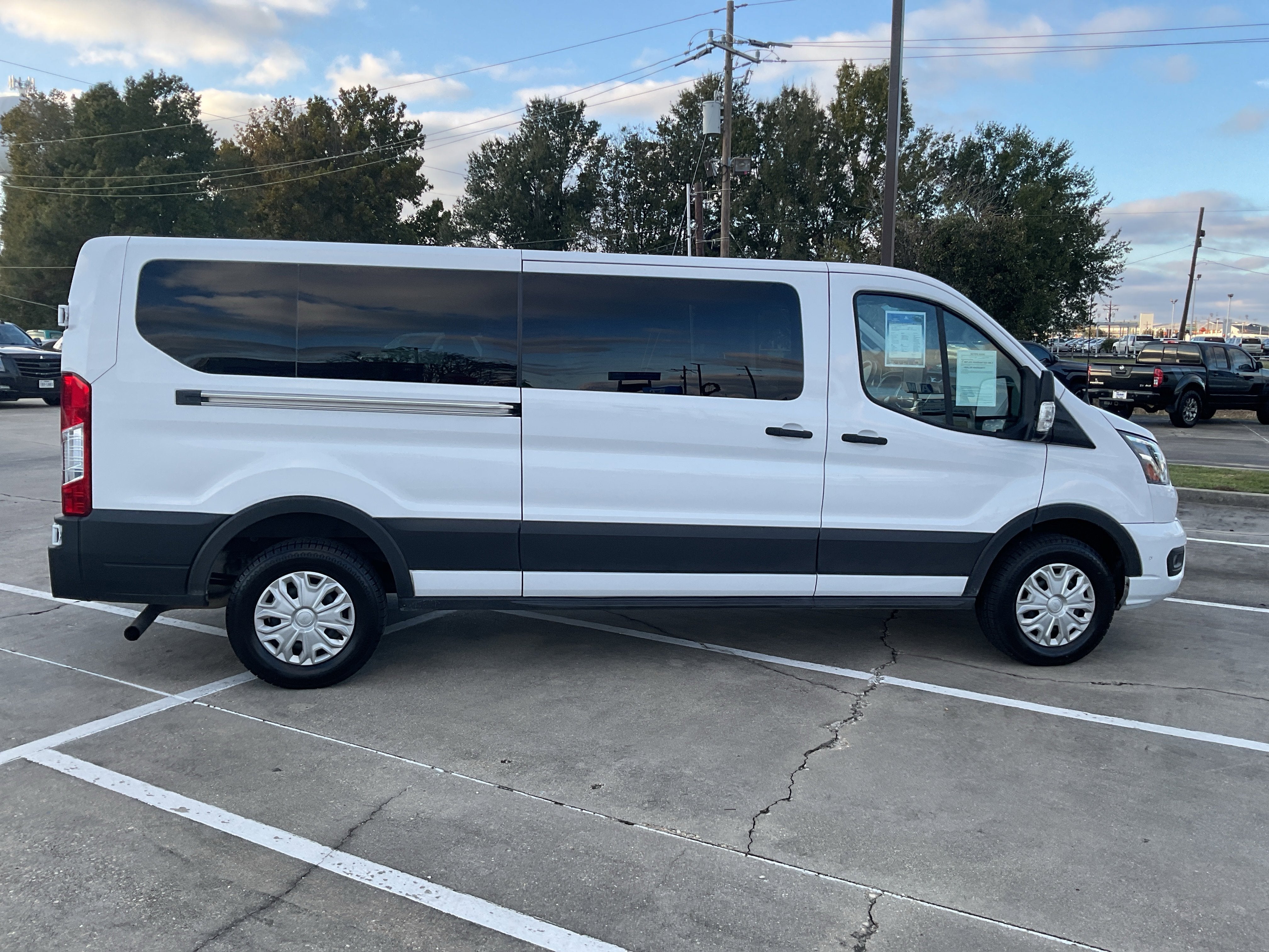 2023 Ford Transit Passenger Wagon XLT