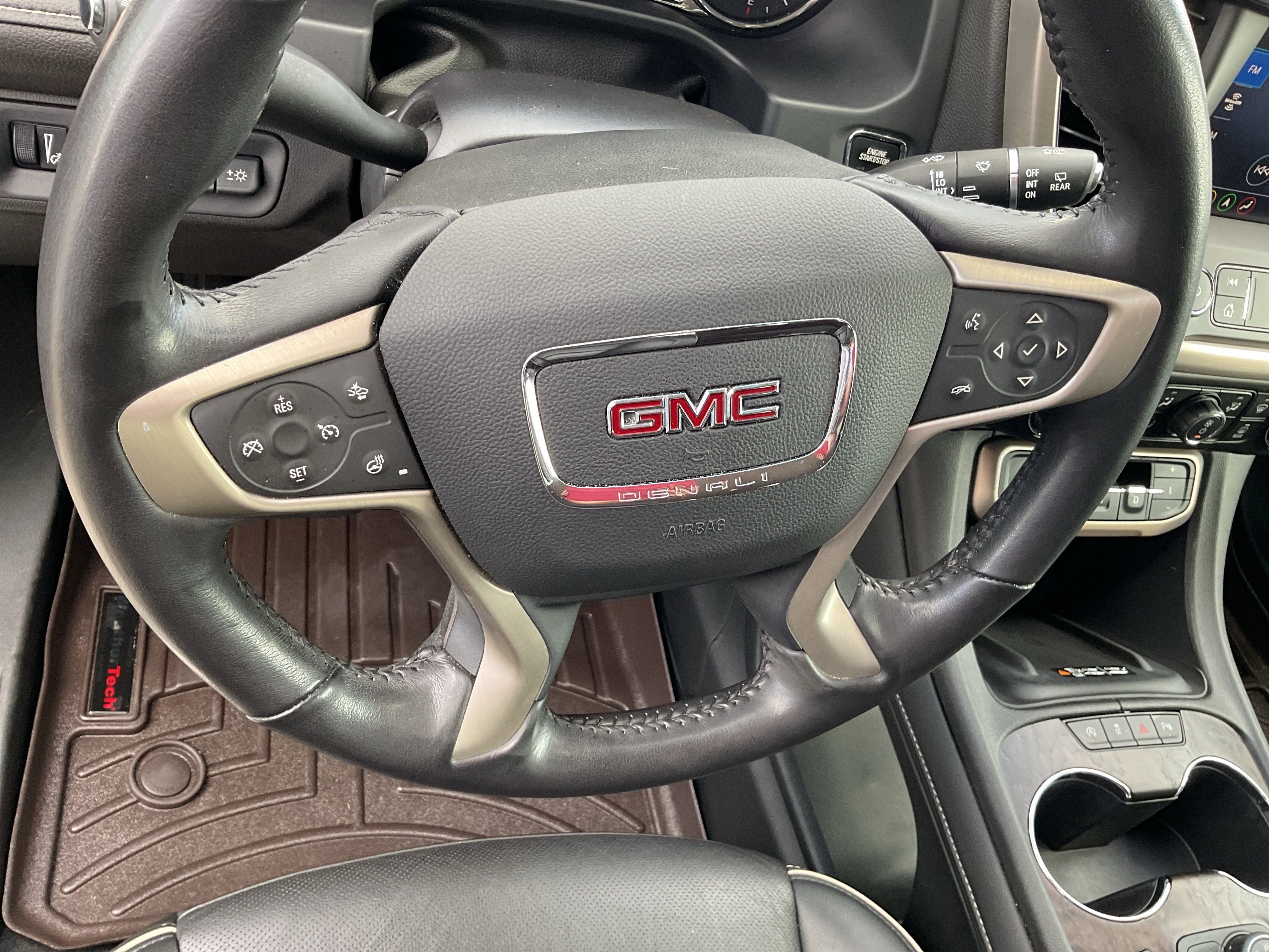 2022 GMC Acadia Denali