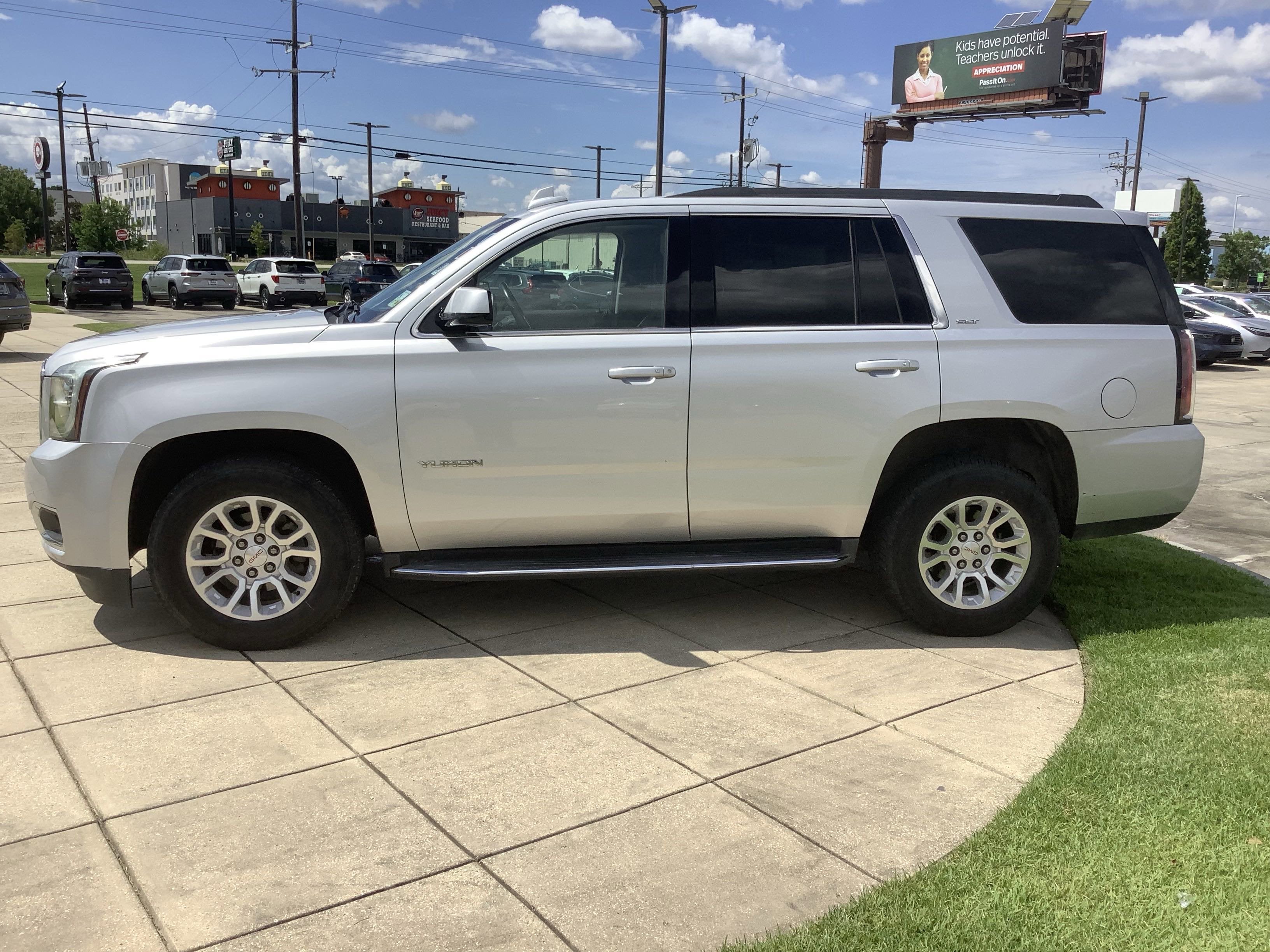 2019 GMC Yukon SLT