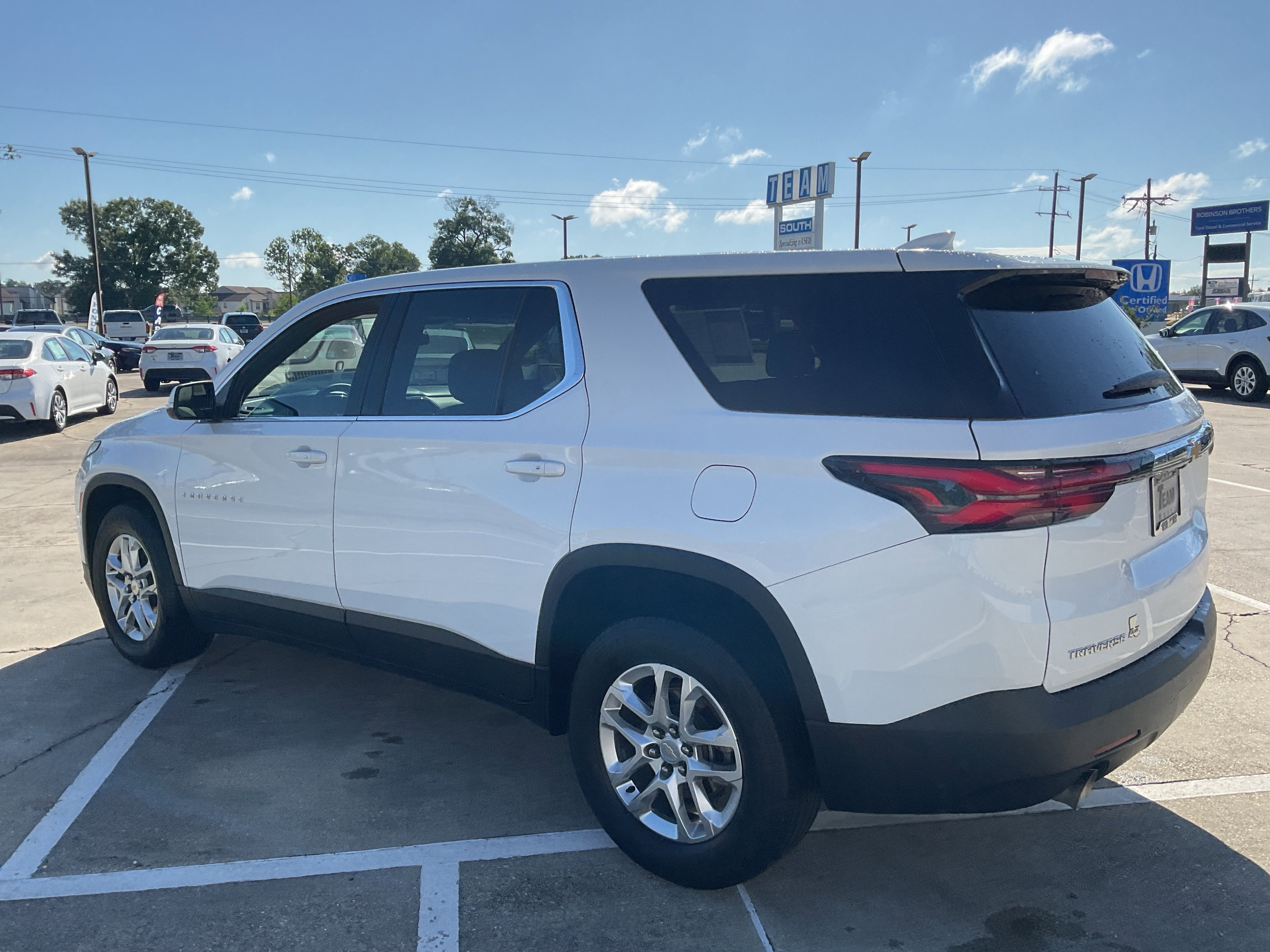 2023 Chevrolet Traverse LS