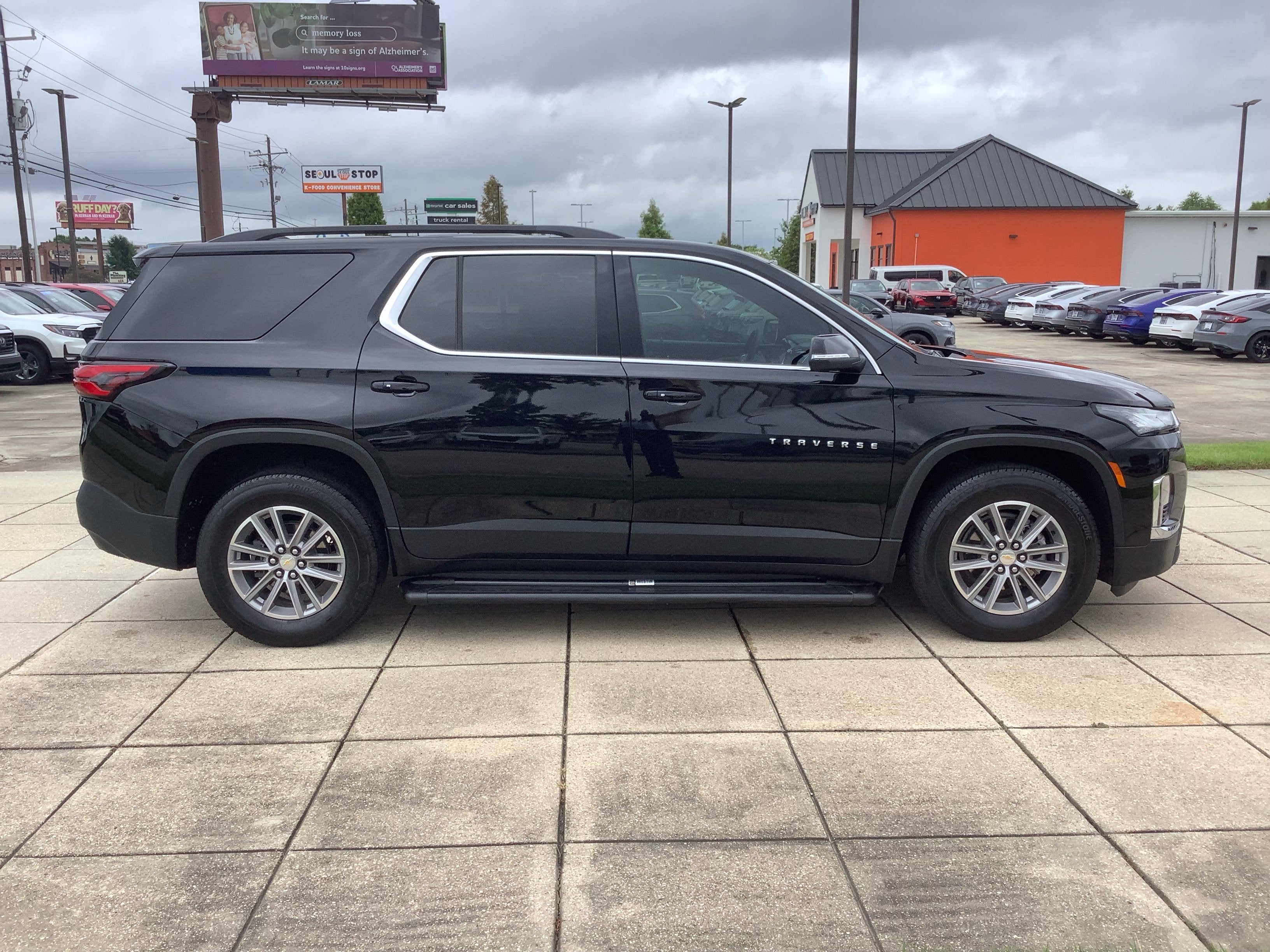 2022 Chevrolet Traverse LT Cloth