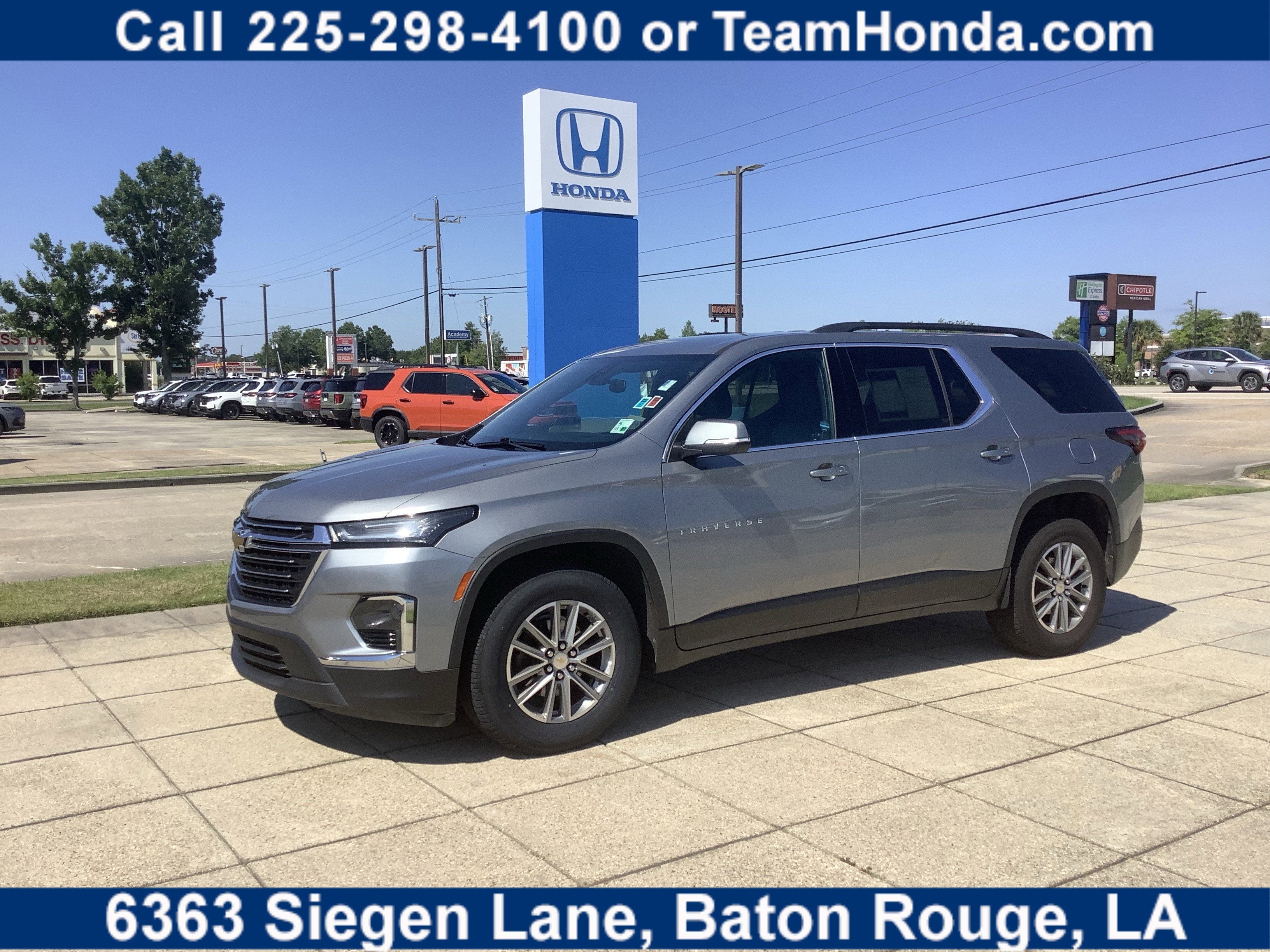 2023 Chevrolet Traverse LT Leather