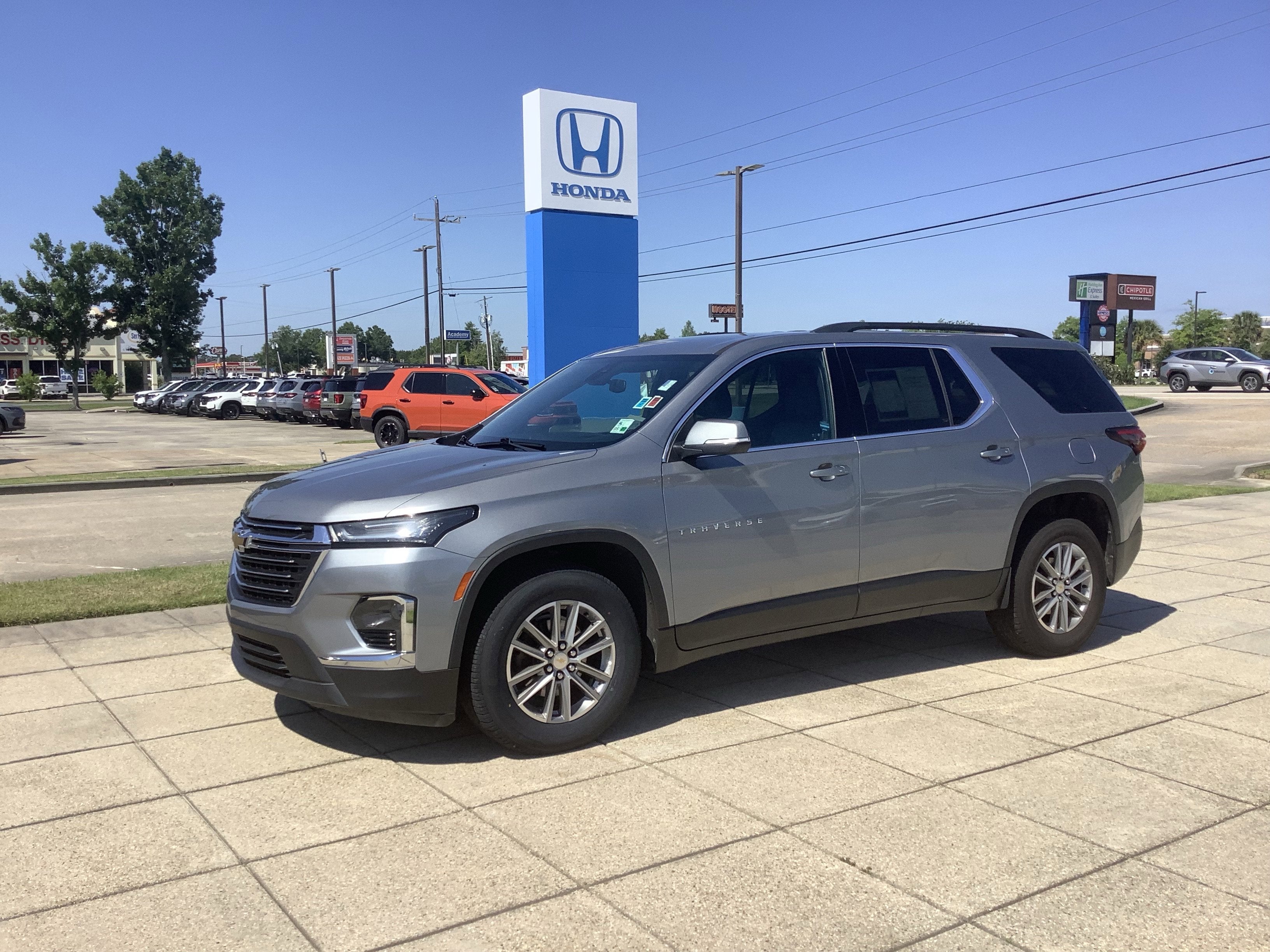 2023 Chevrolet Traverse LT Leather