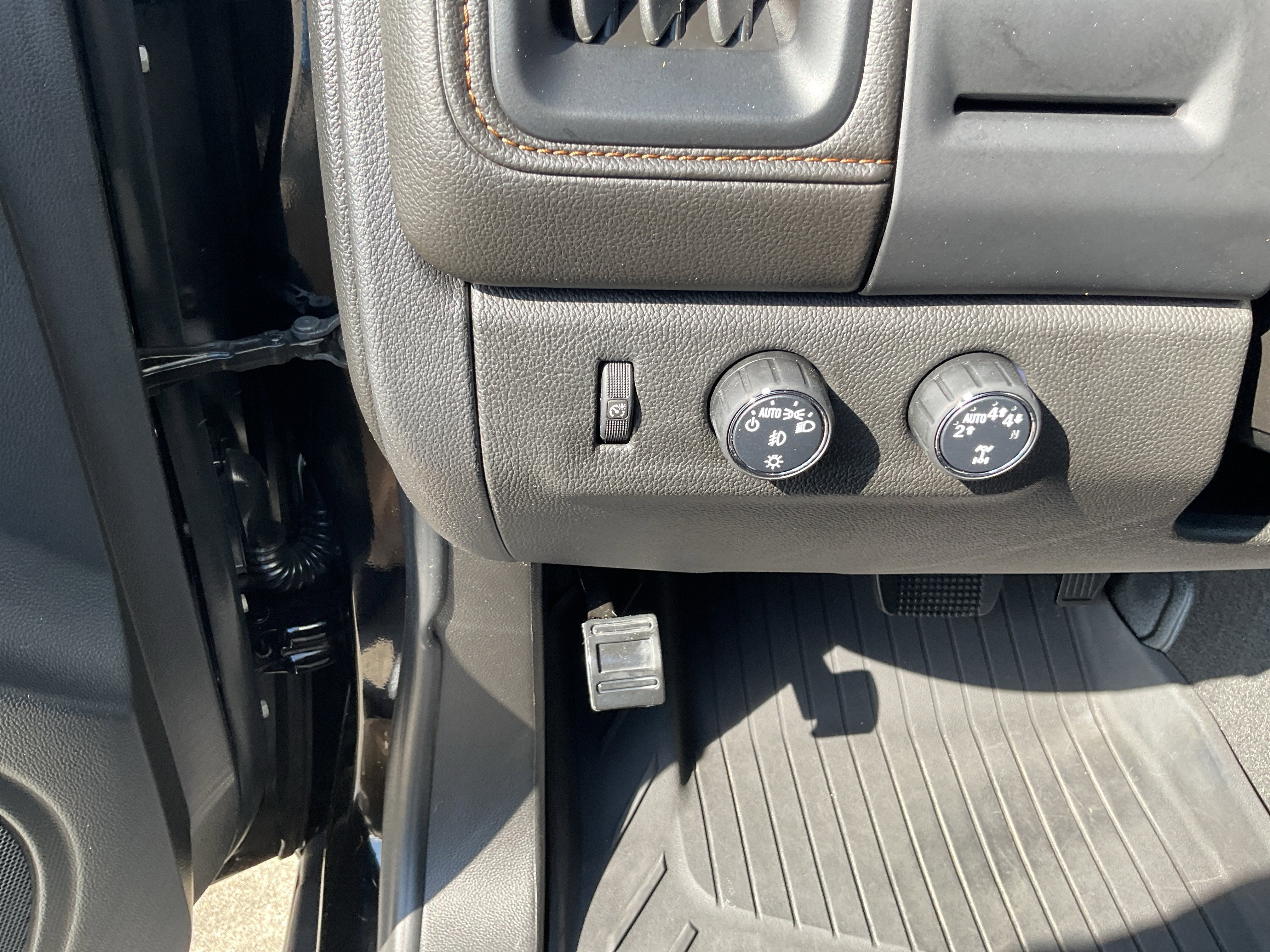 2022 GMC Canyon 4WD AT4 w/Leather