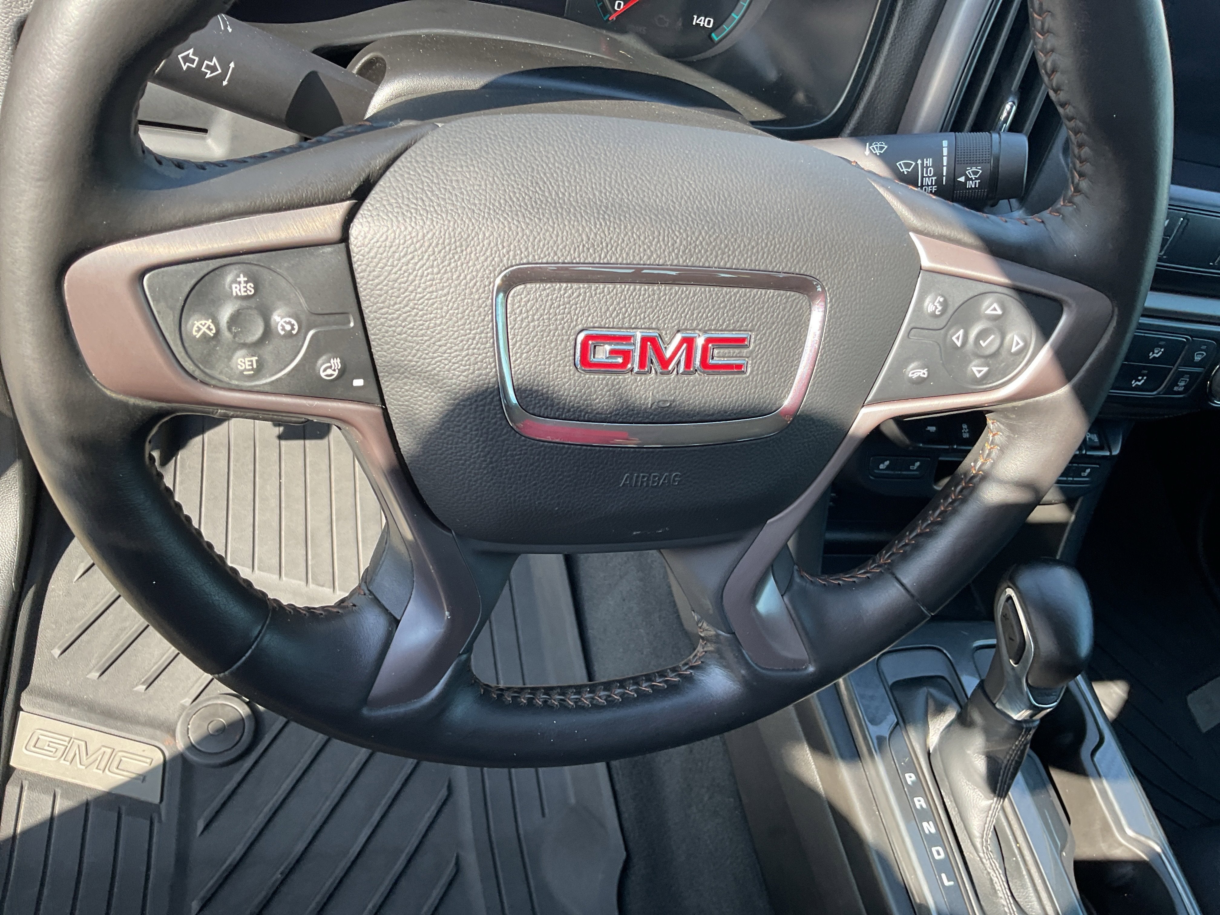 2022 GMC Canyon 4WD AT4 w/Leather