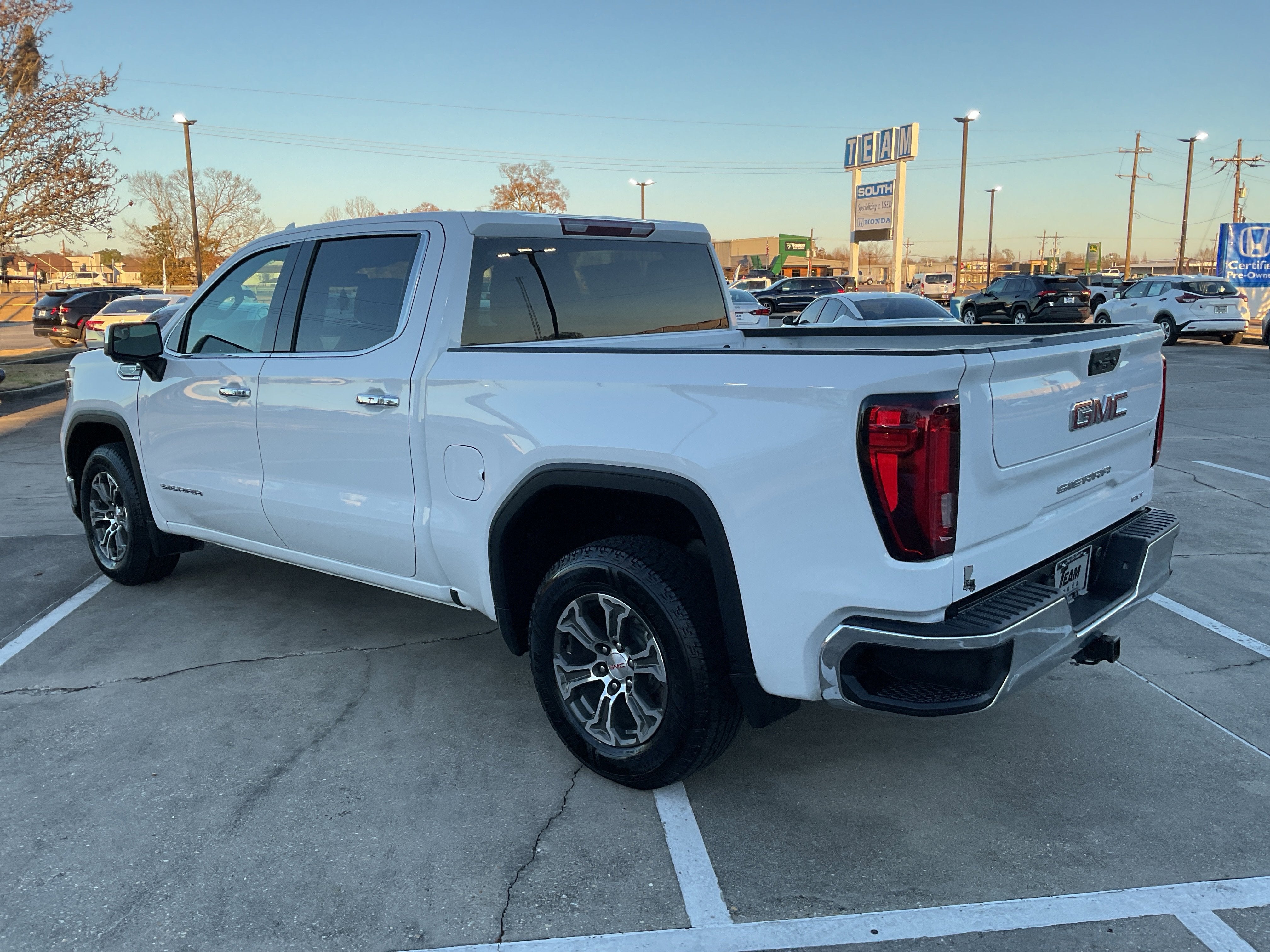 2025 GMC Sierra 1500 SLT