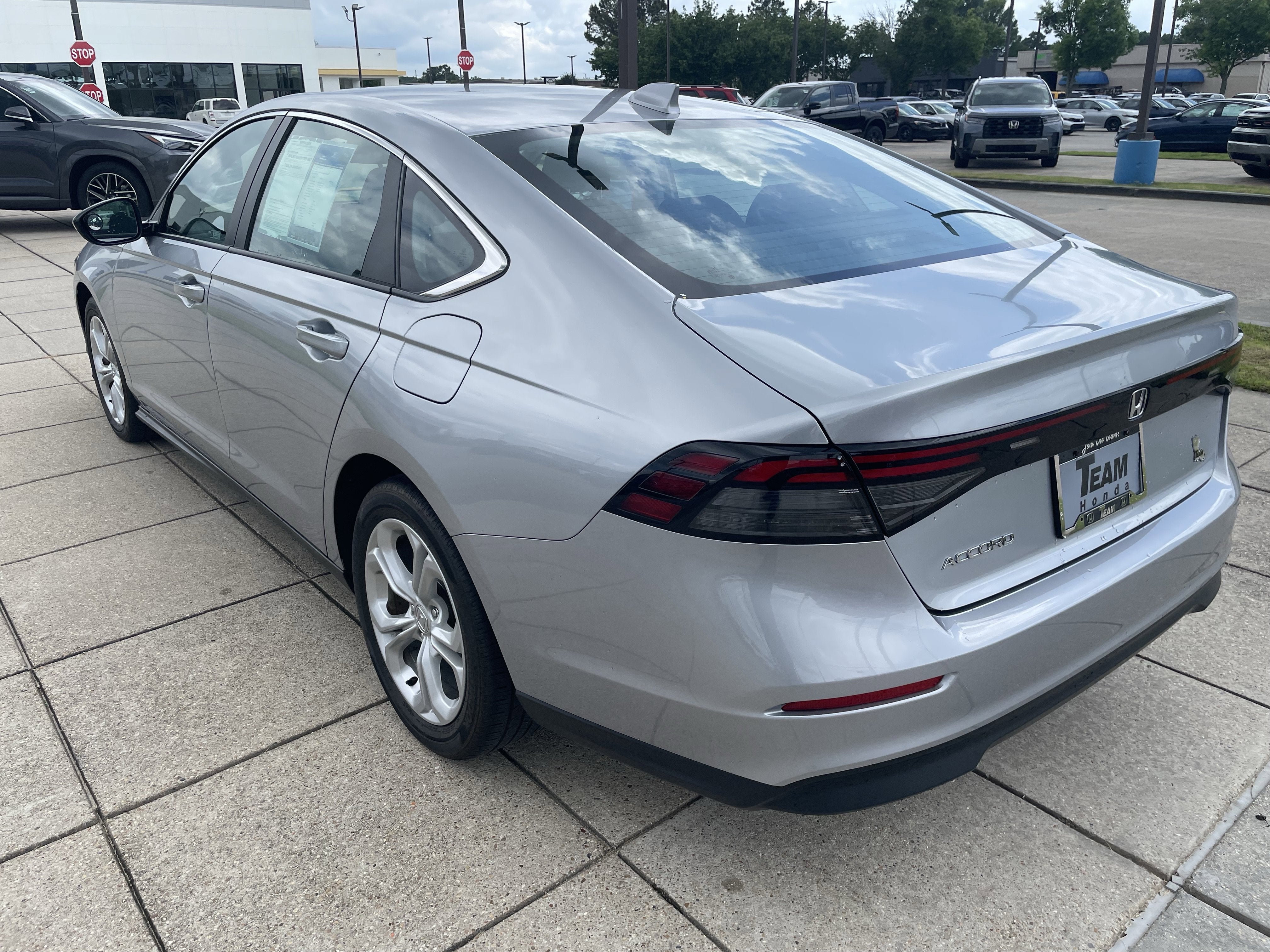 2024 Honda Accord LX - Photo 8