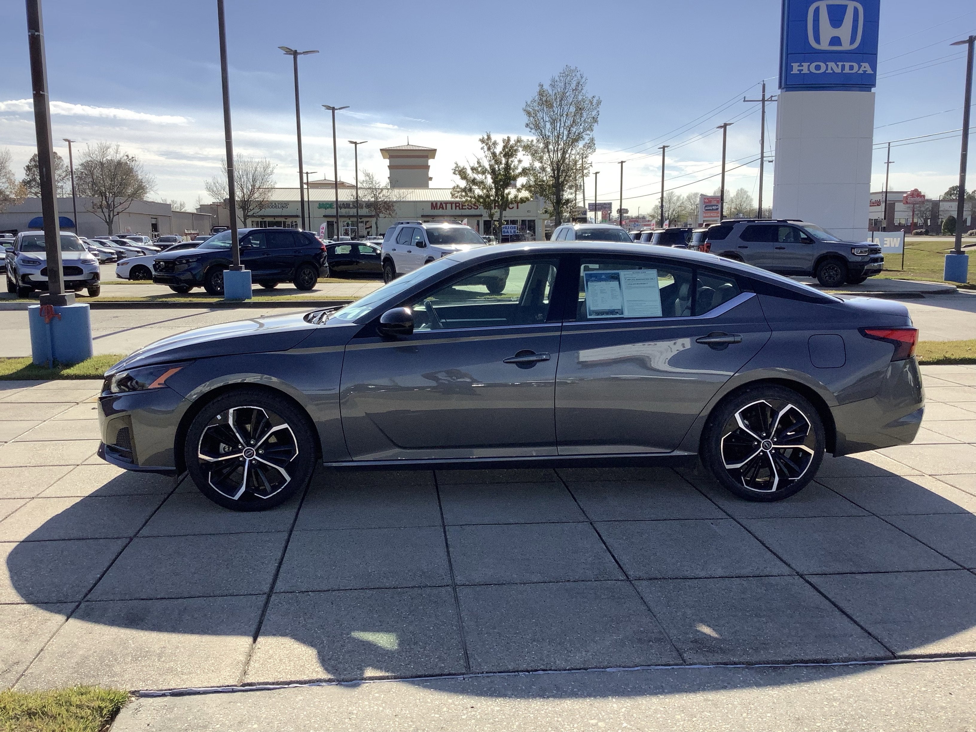 2025 Nissan Altima SR