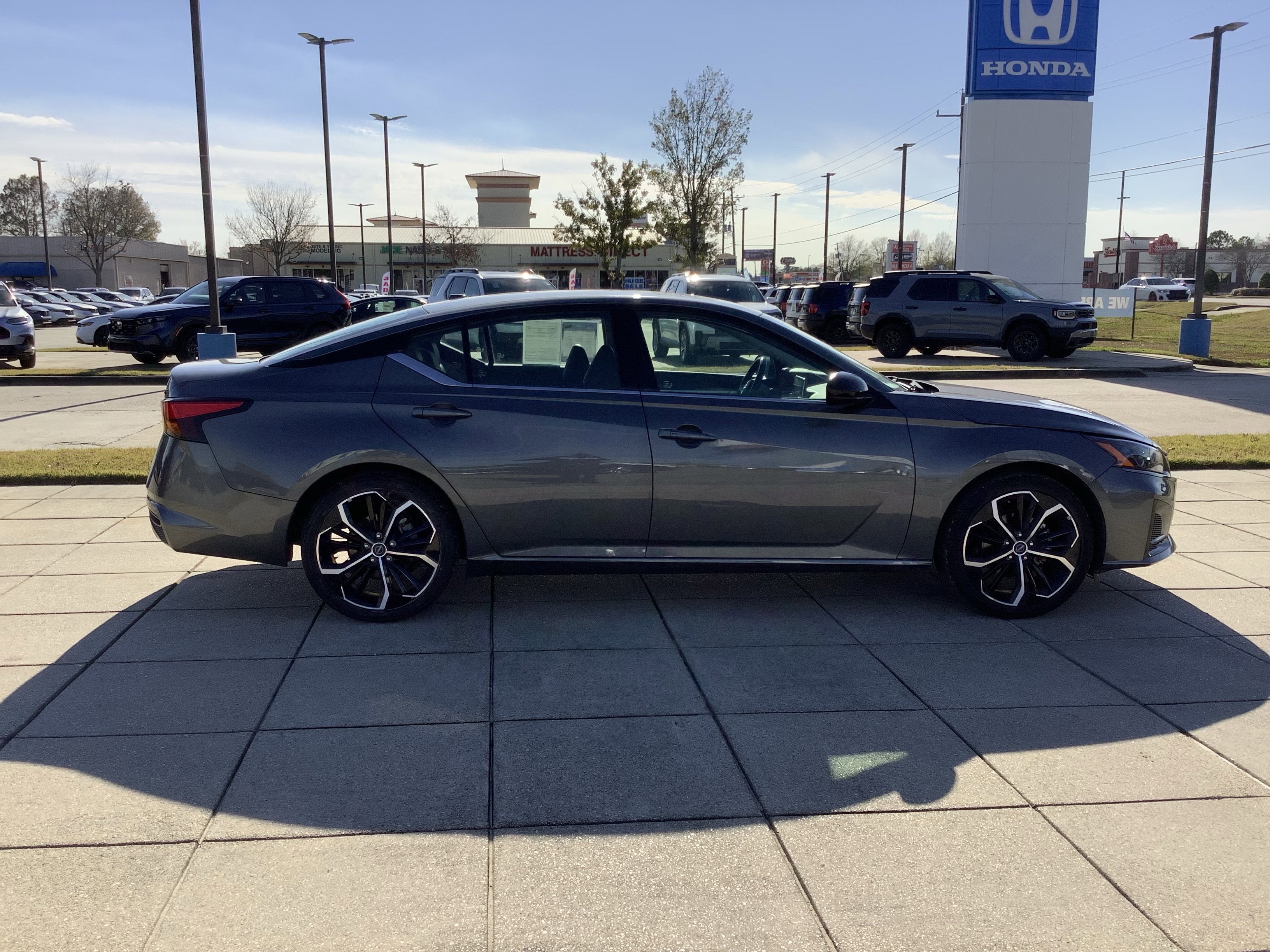 2025 Nissan Altima SR