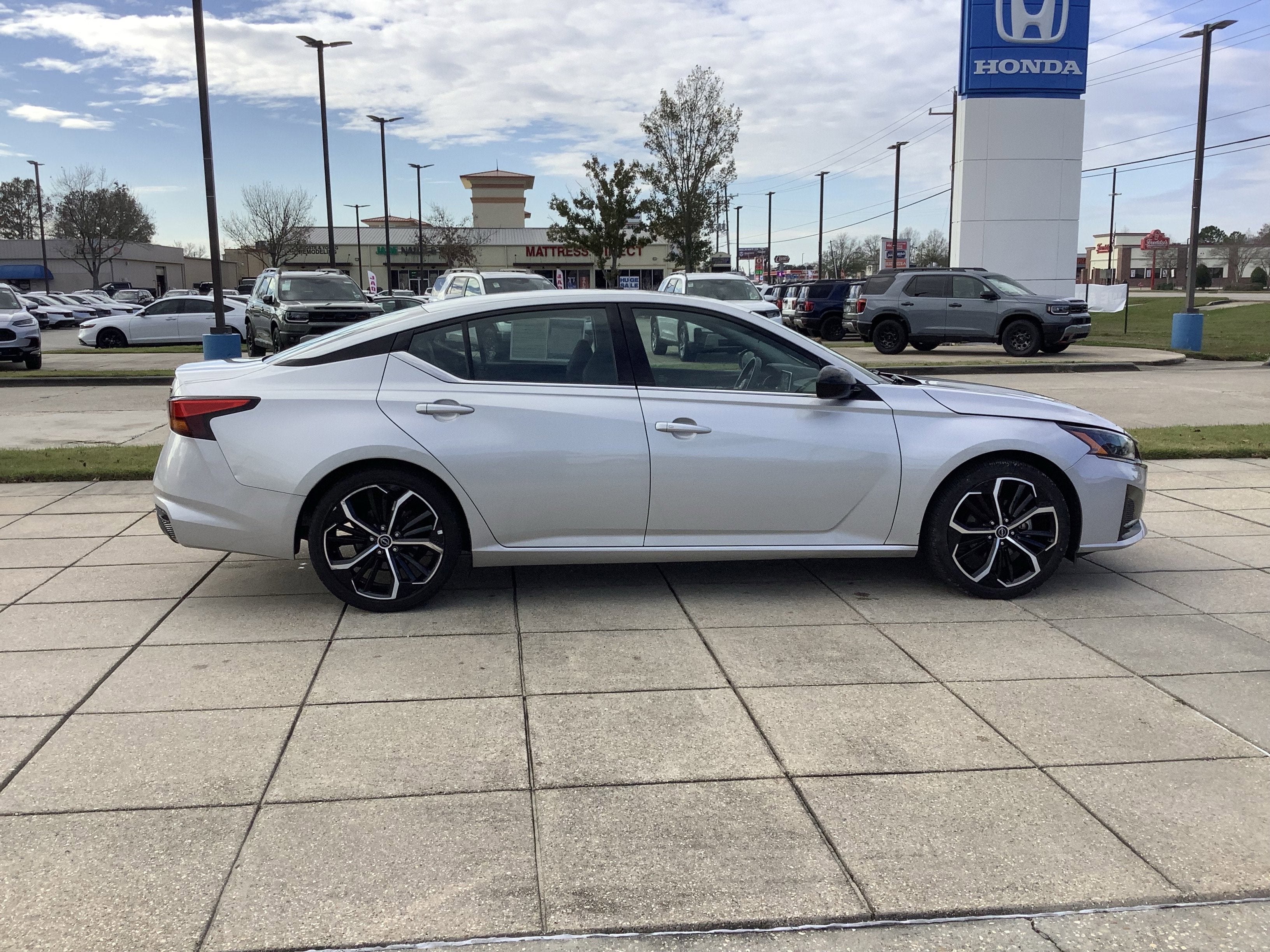 2024 Nissan Altima 2.5 SR