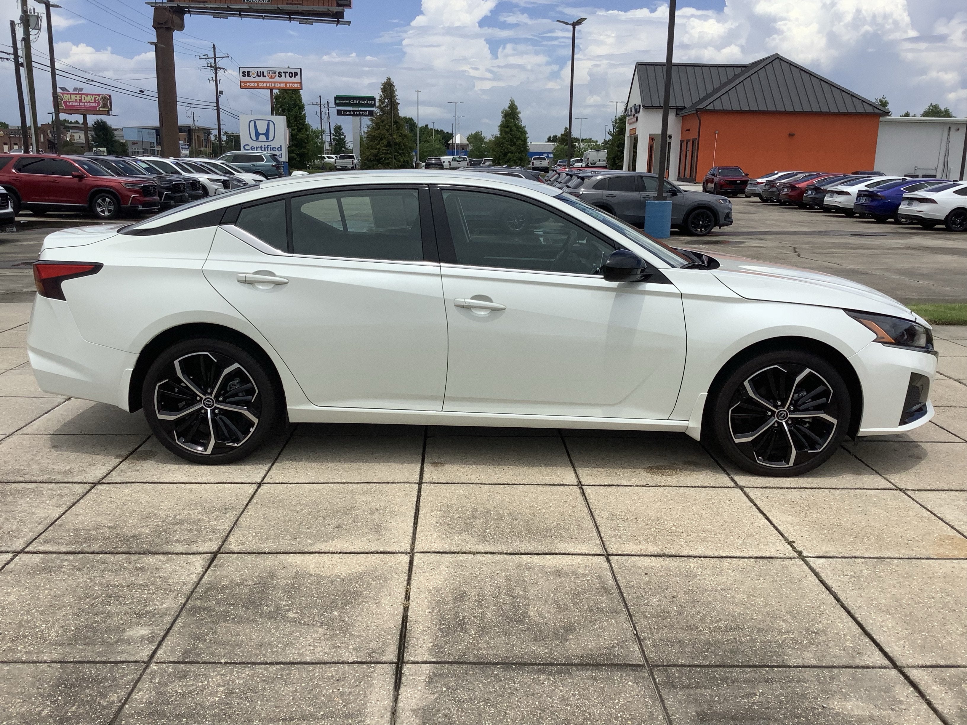 2025 Nissan Altima SR