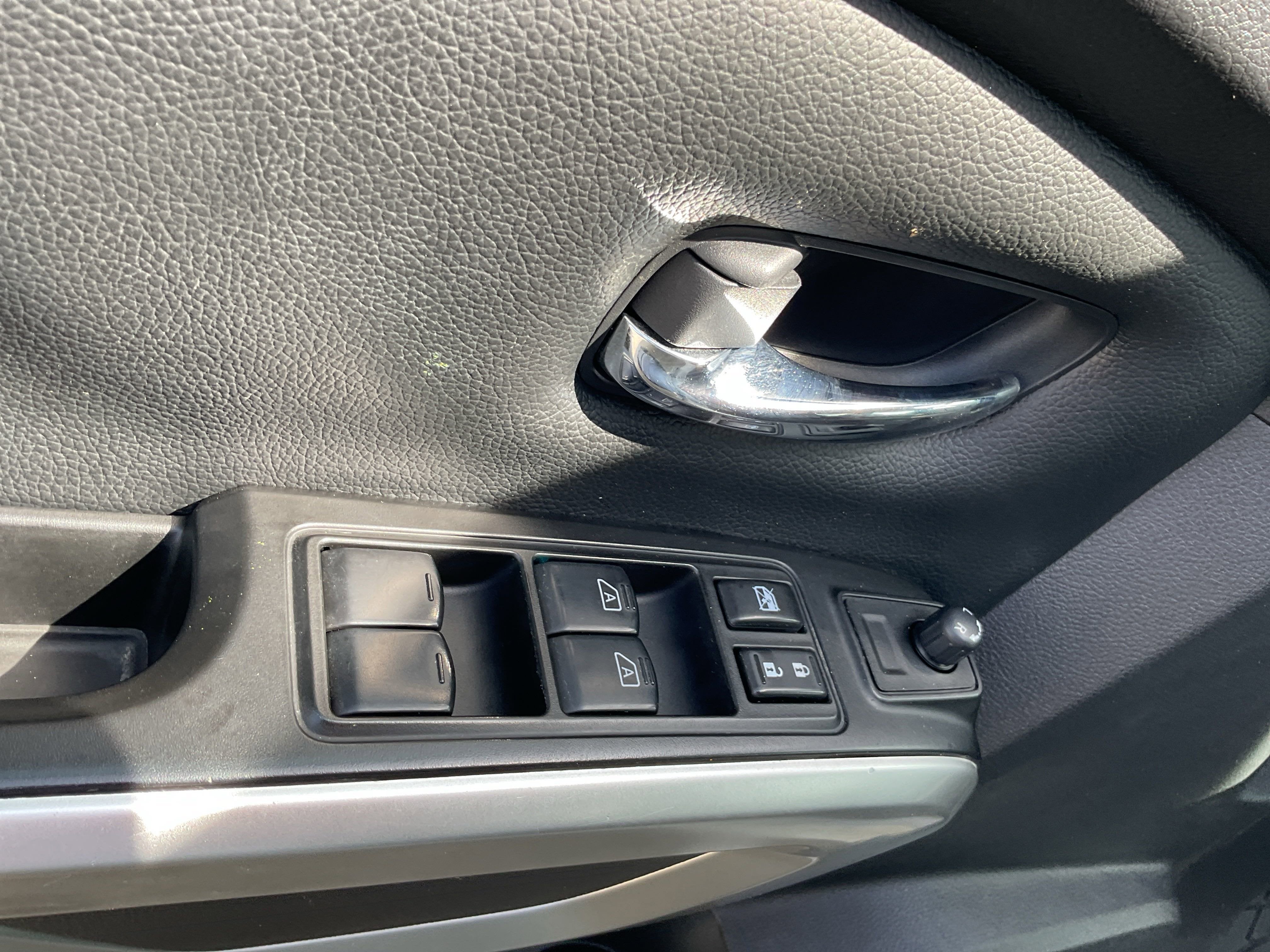 2023 Nissan Titan SV