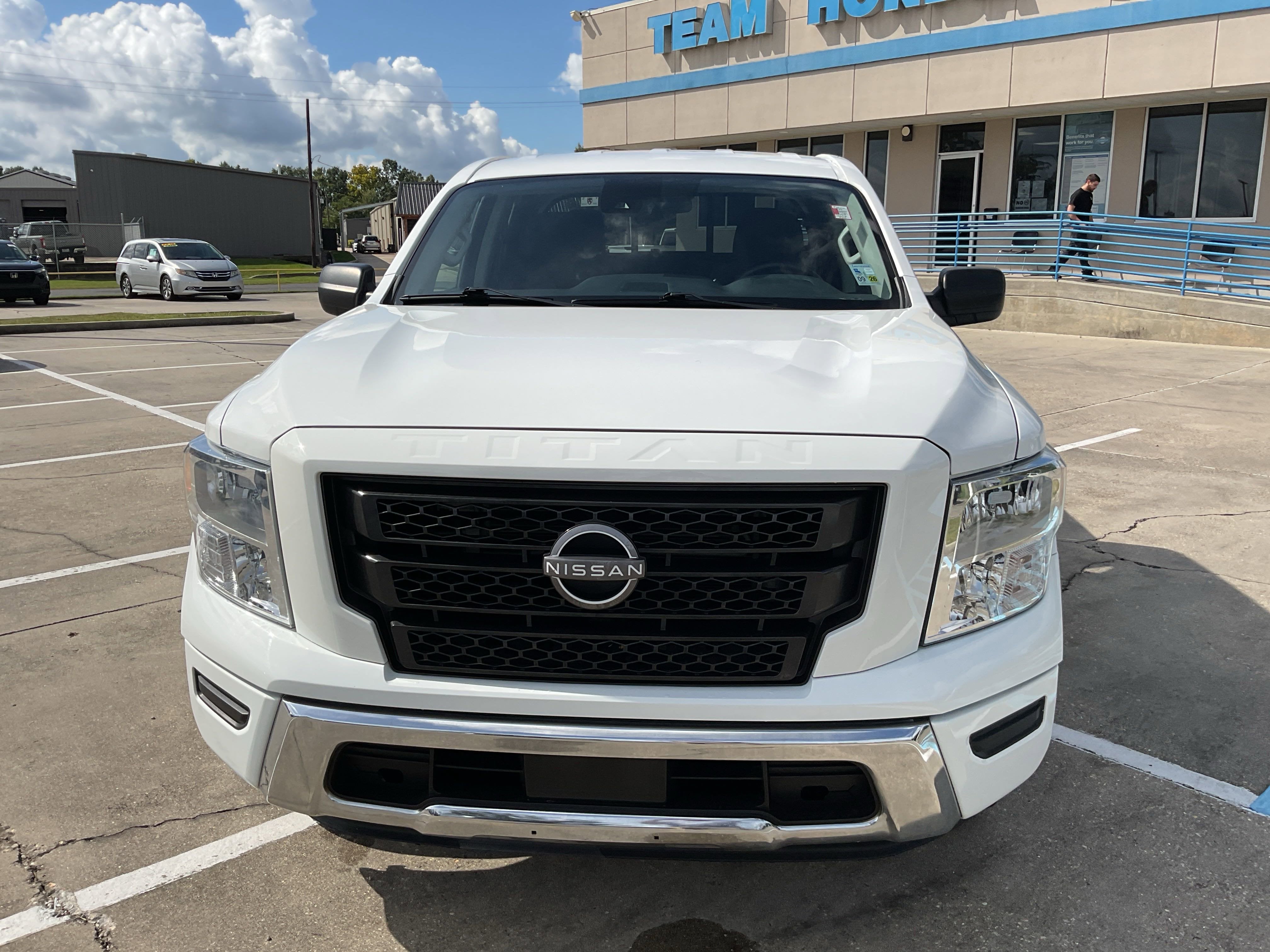 2023 Nissan Titan SV