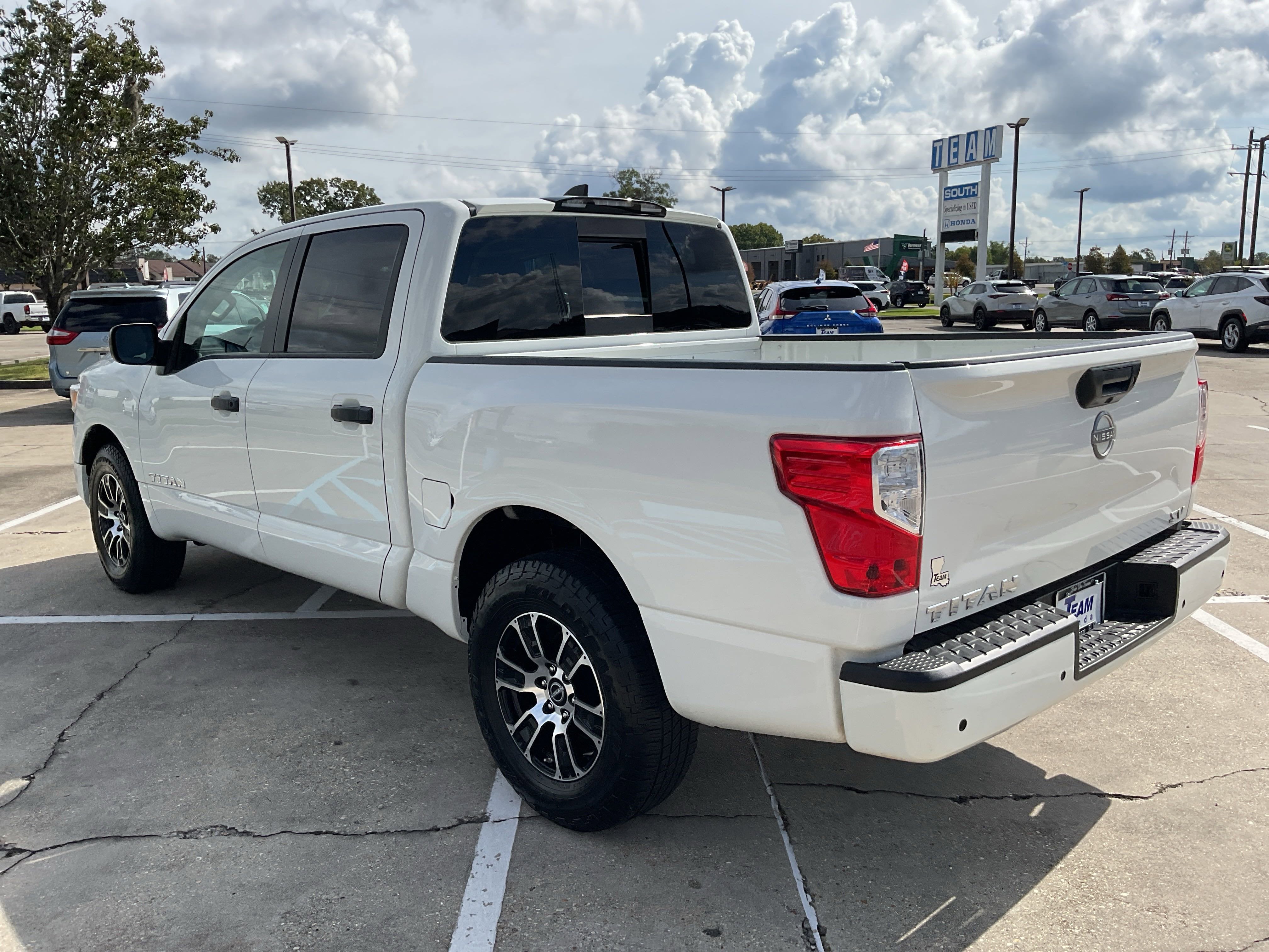 2023 Nissan Titan SV