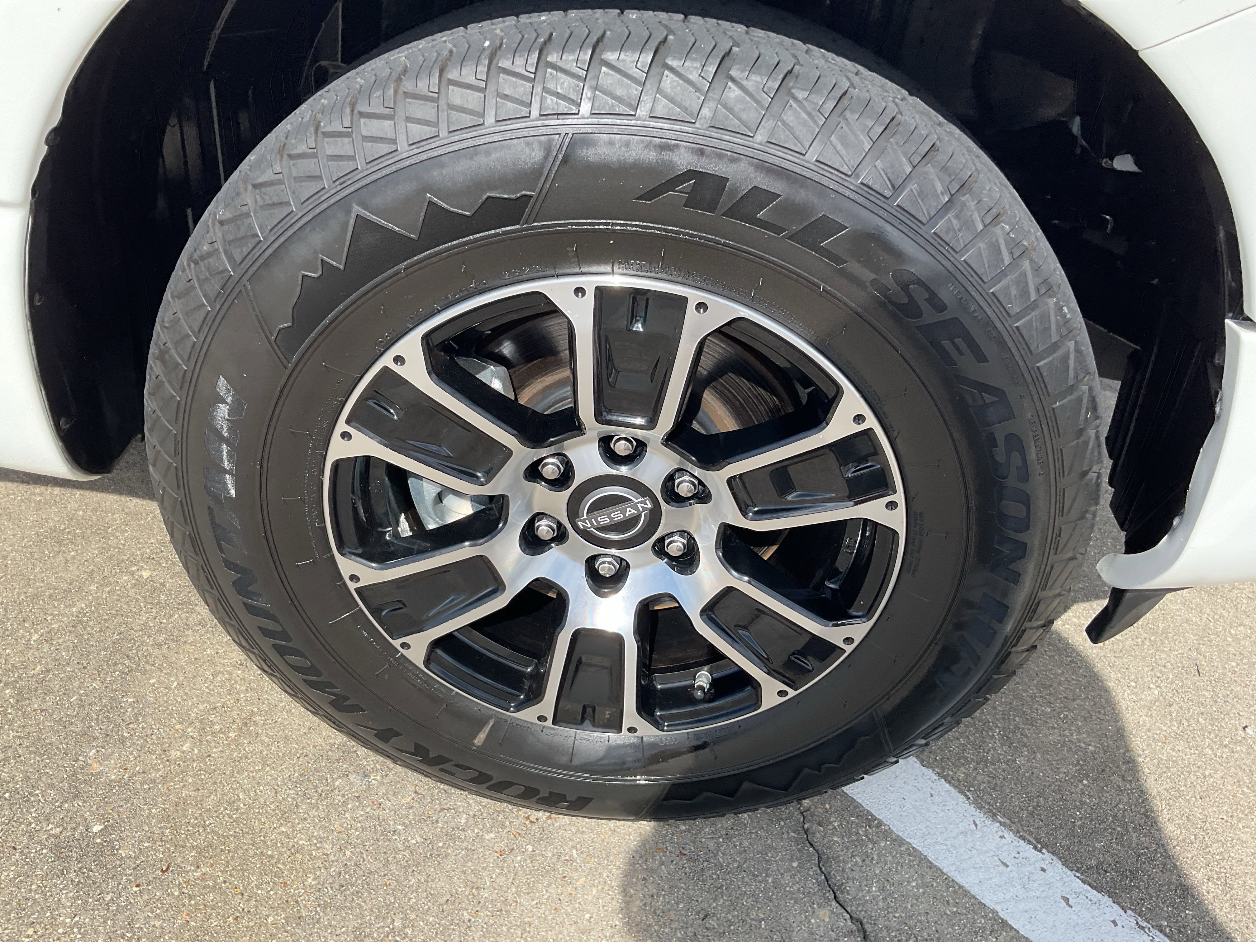 2023 Nissan Titan SV