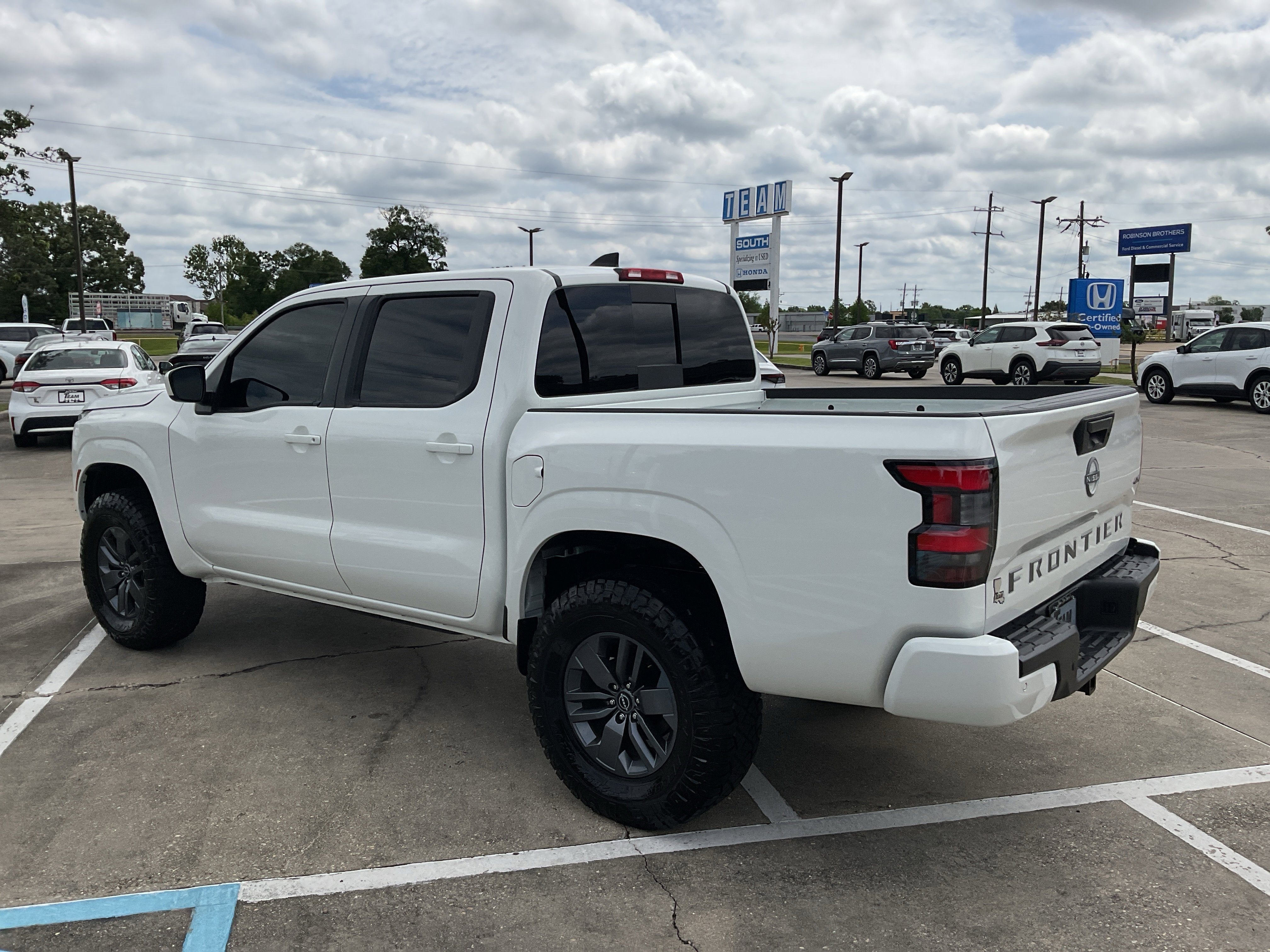2025 Nissan Frontier SV