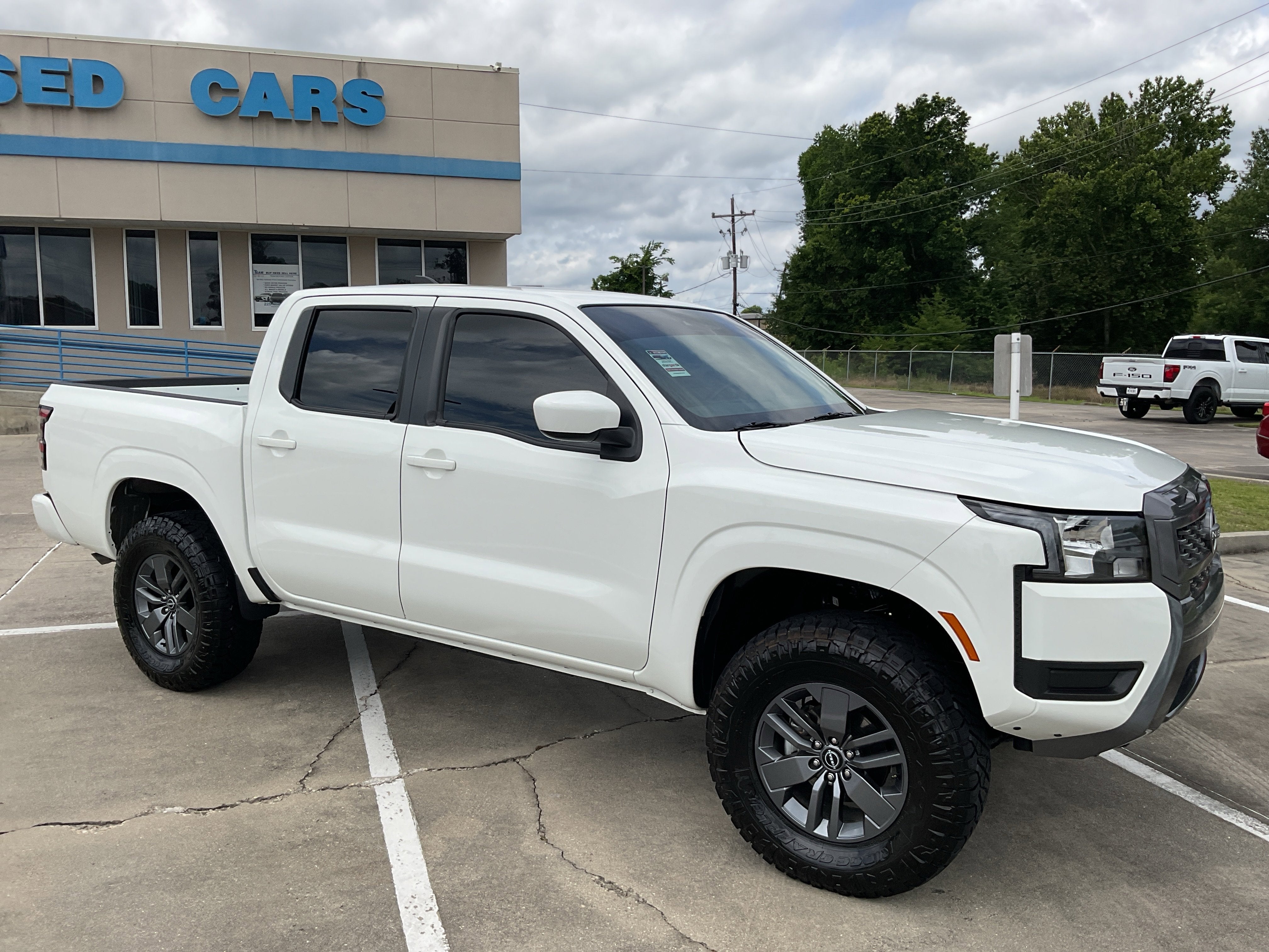 2025 Nissan Frontier SV