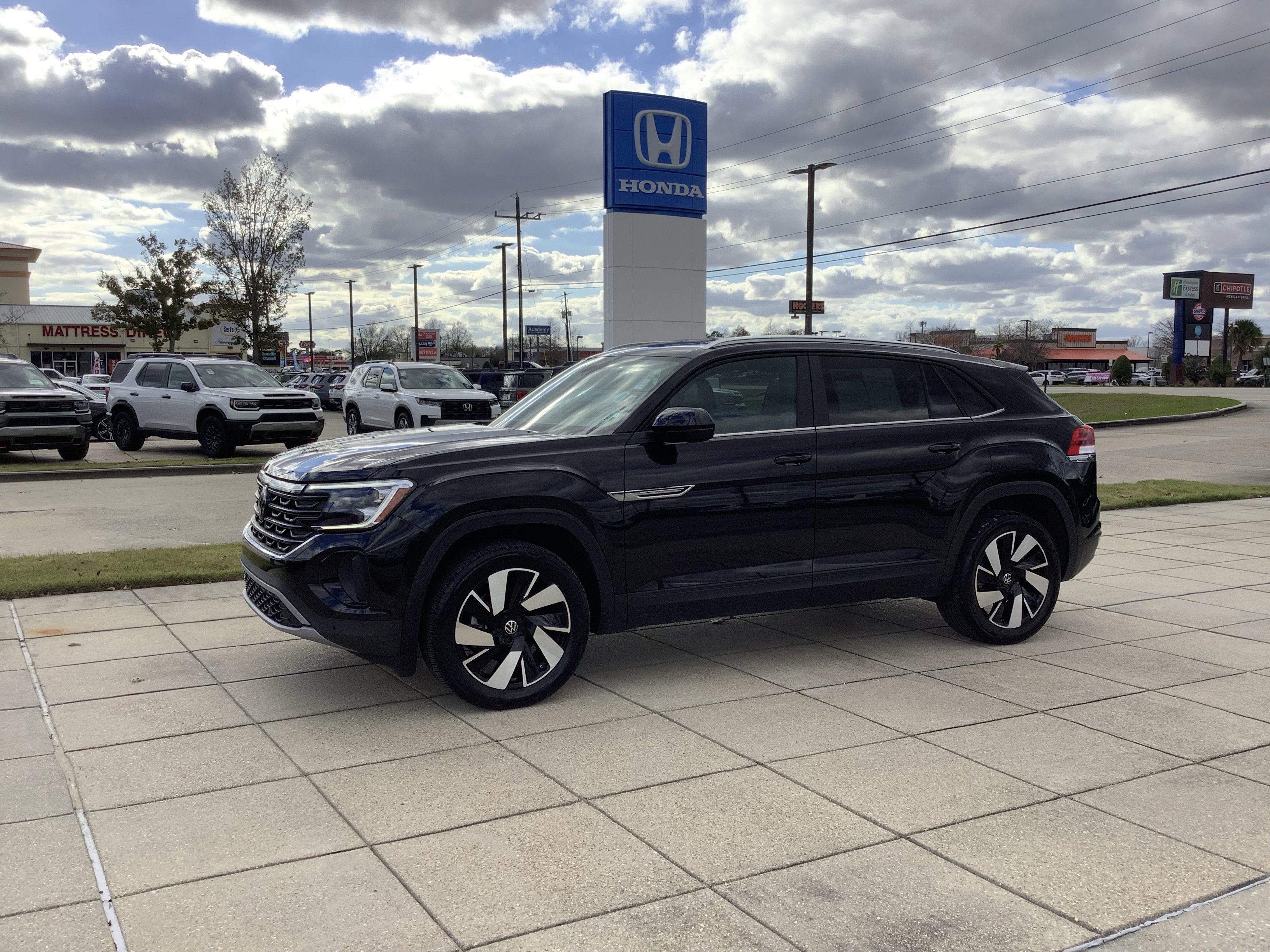 2024 Volkswagen Atlas Cross Sport 2.0T SE w/Technology