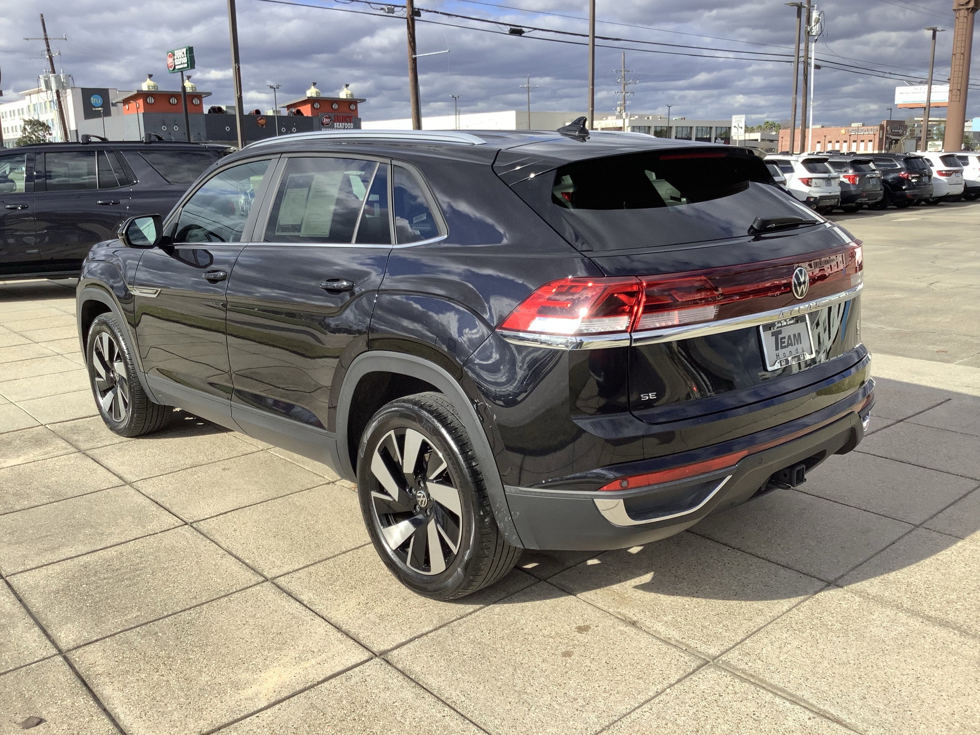 2024 Volkswagen Atlas Cross Sport 2.0T SE w/Technology