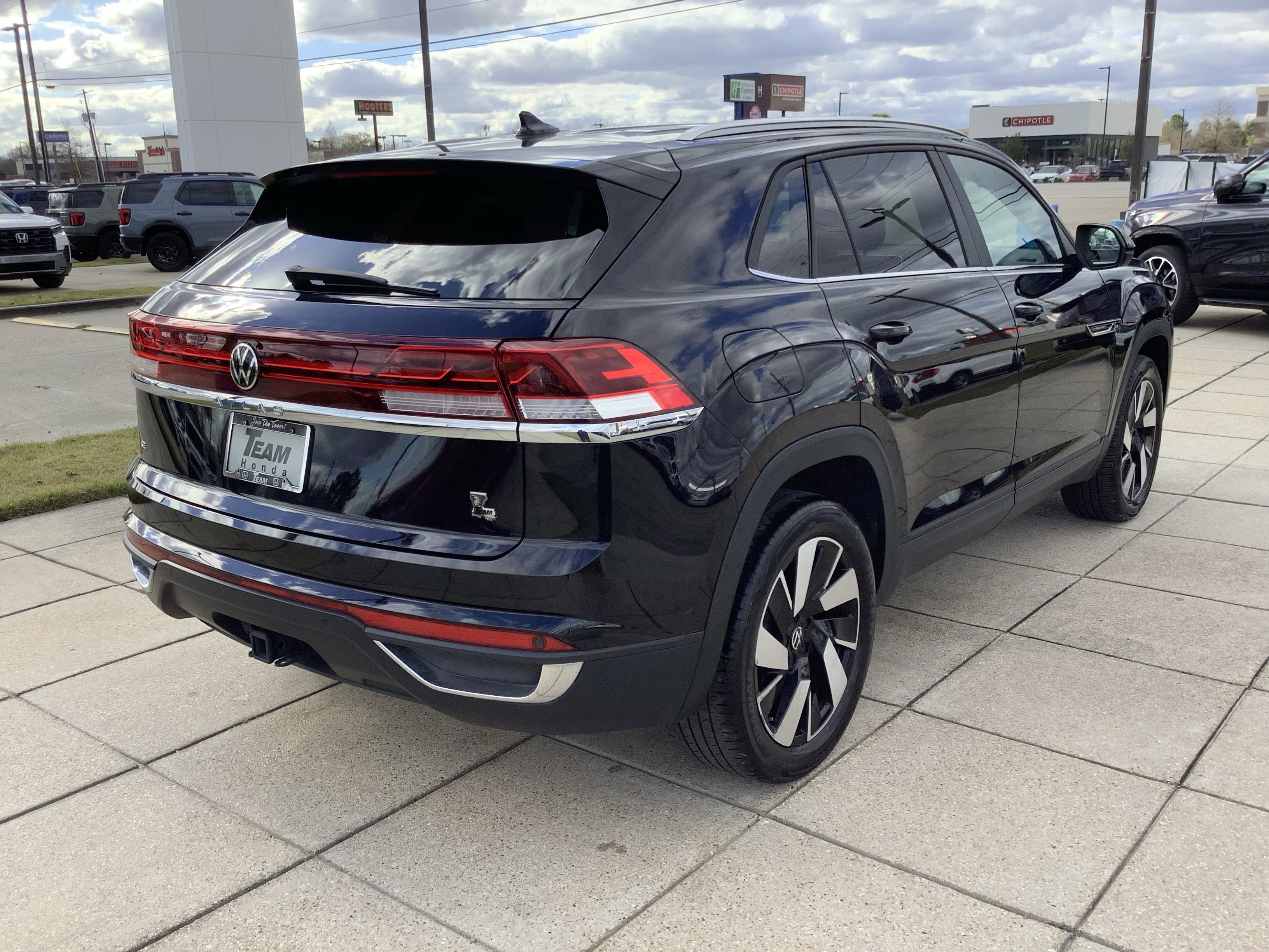 2024 Volkswagen Atlas Cross Sport 2.0T SE w/Technology