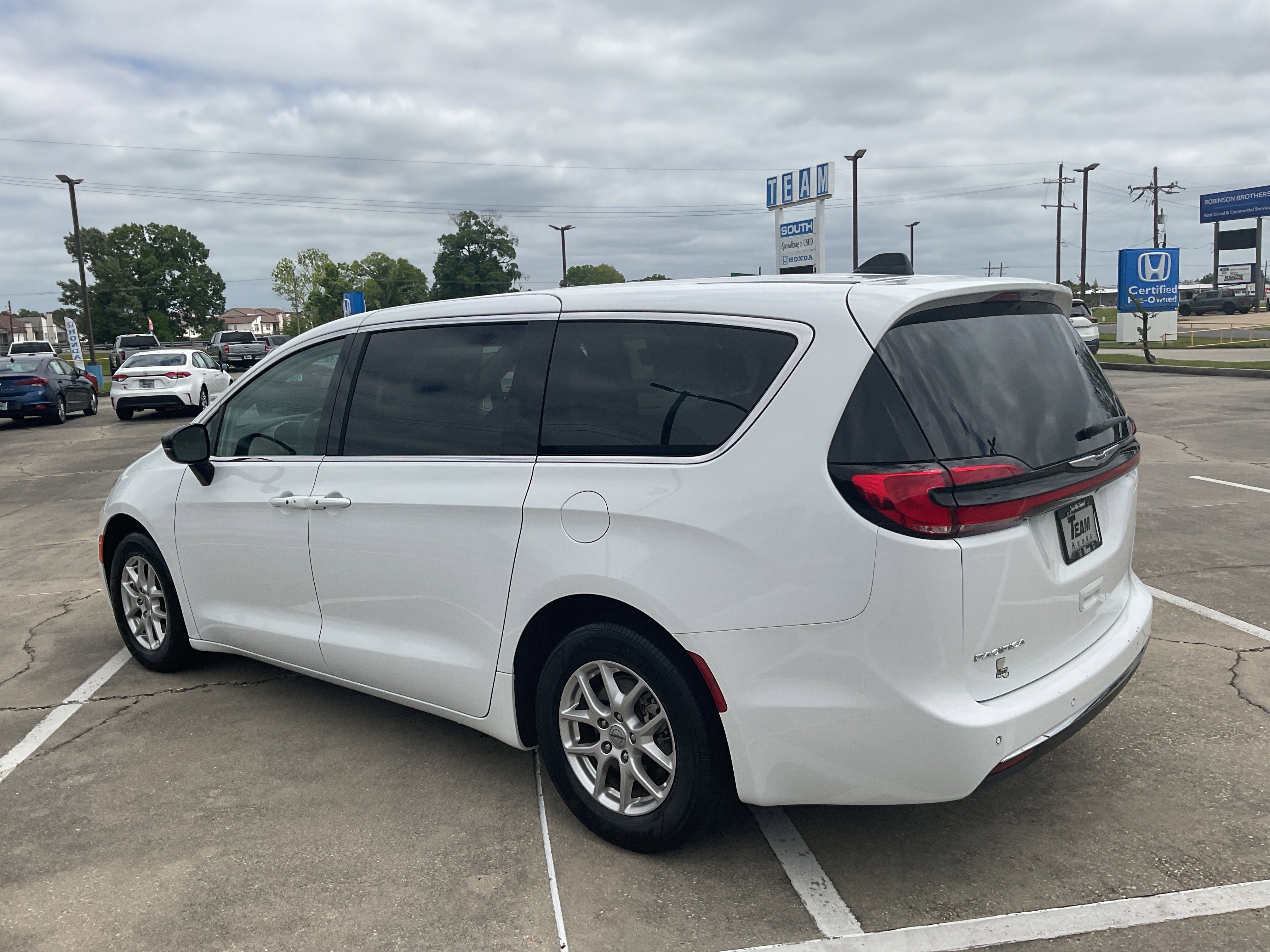2024 Chrysler Pacifica Touring L