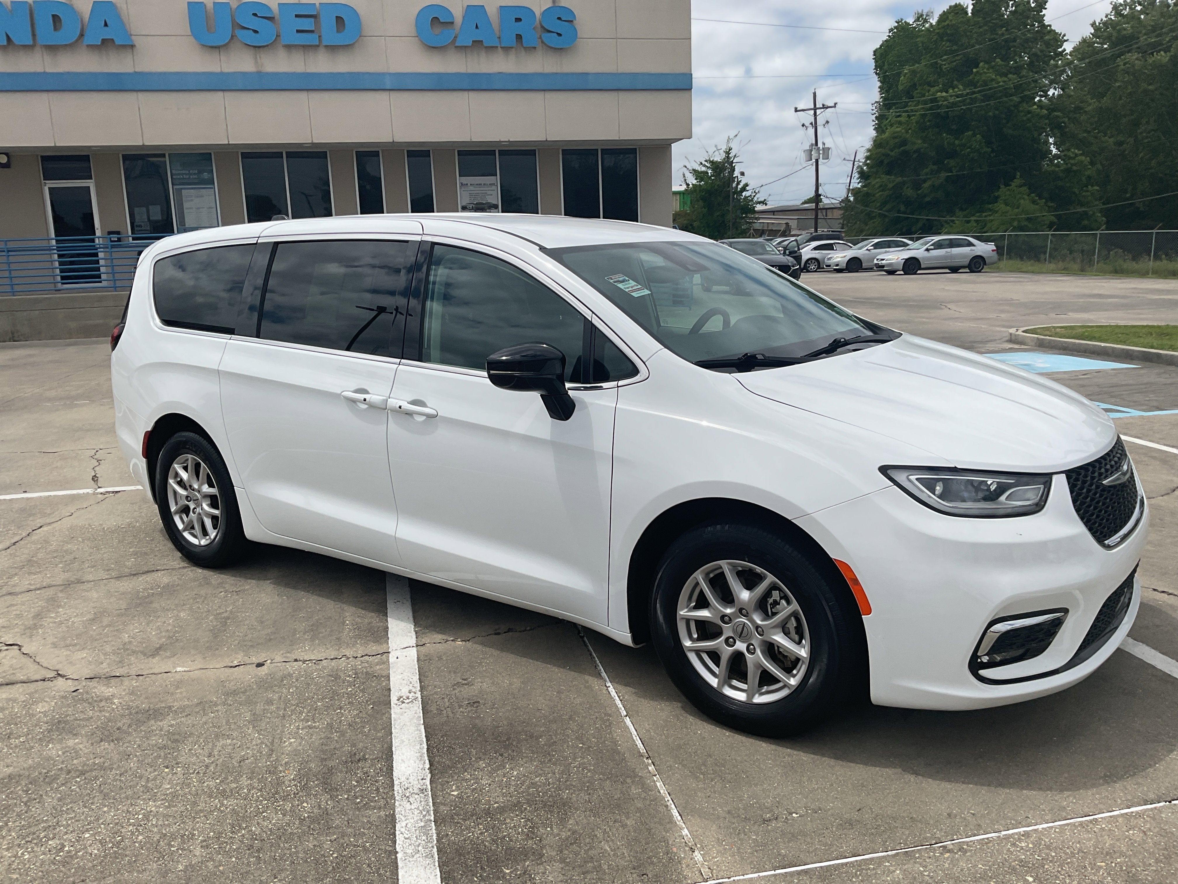 2024 Chrysler Pacifica Touring L