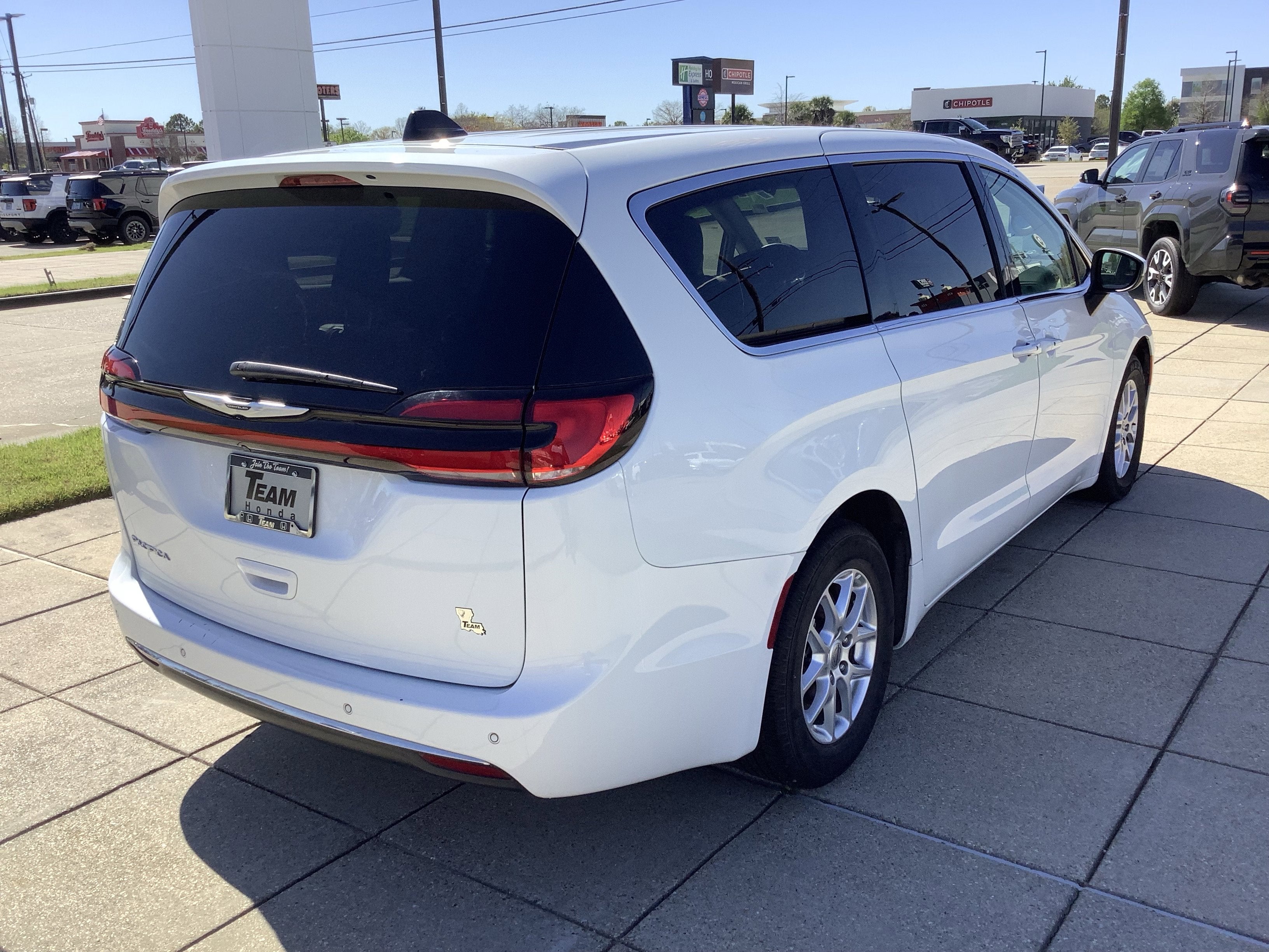 2023 Chrysler Pacifica Touring L