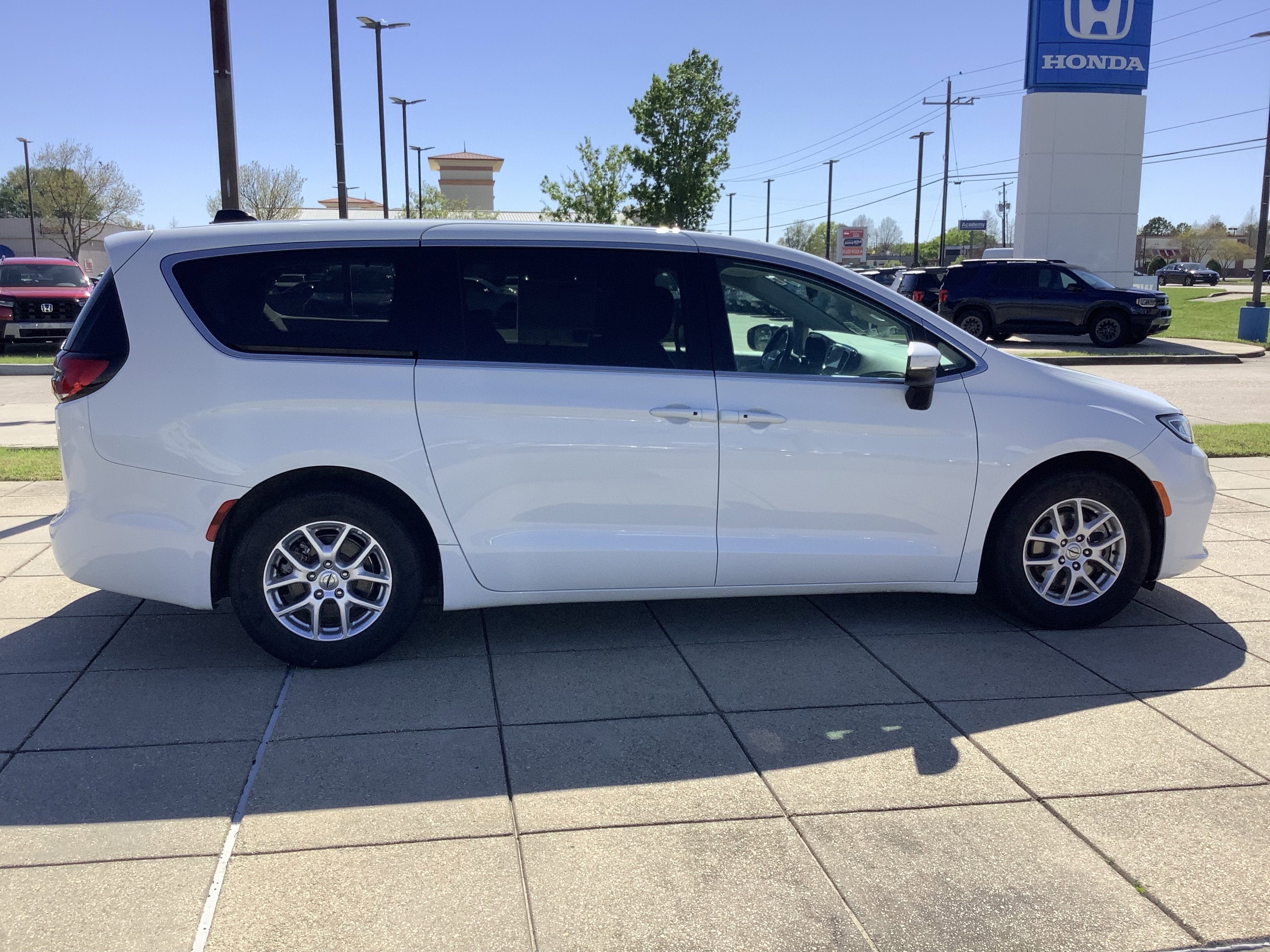 2023 Chrysler Pacifica Touring L