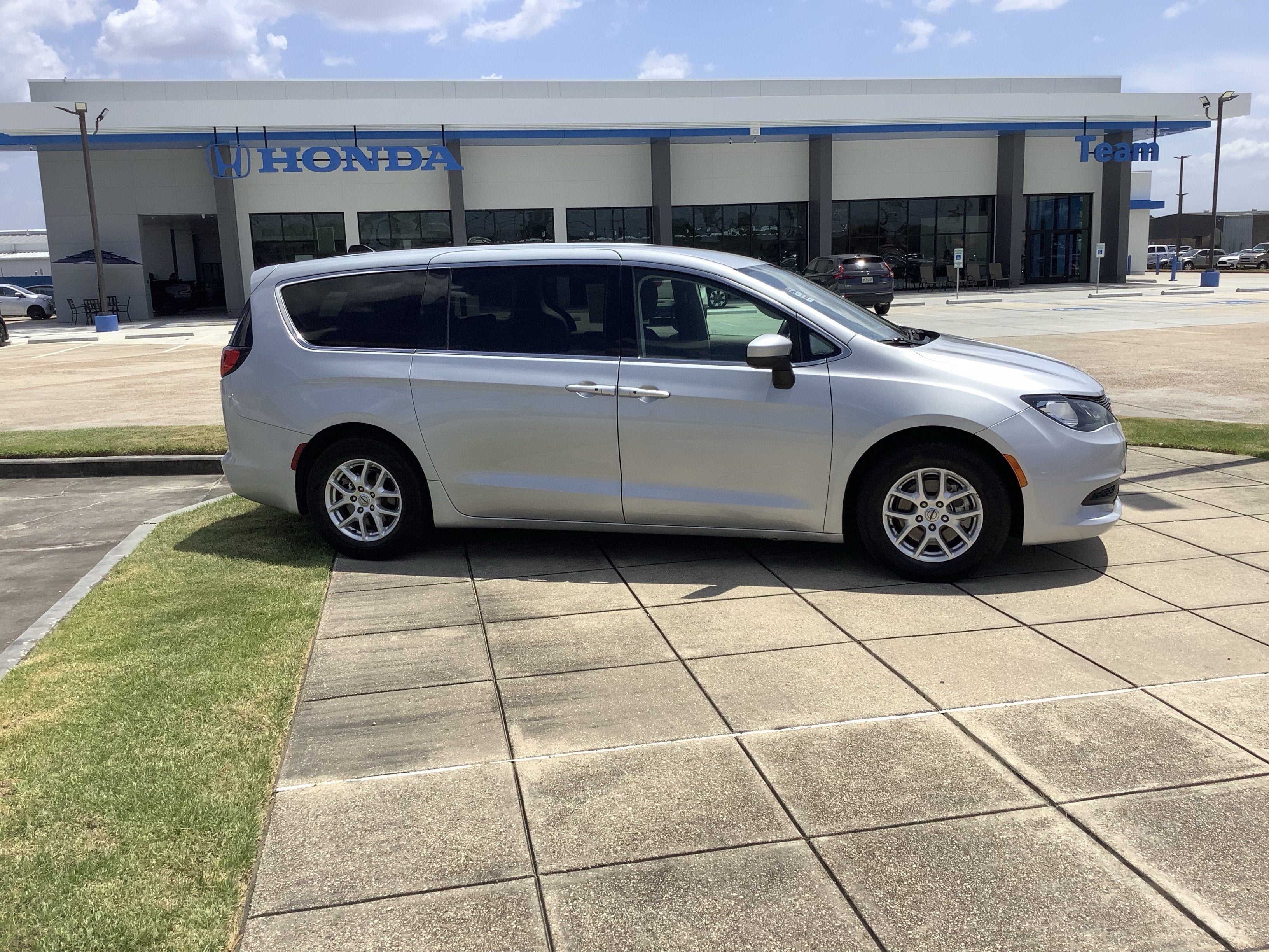 2023 Chrysler Voyager LX