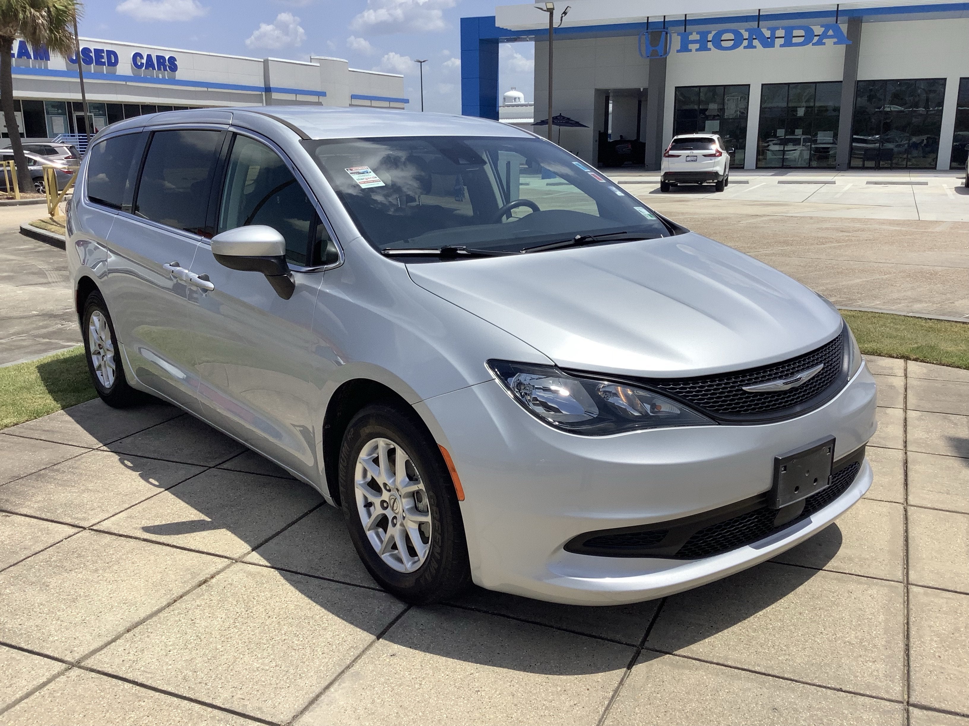 2023 Chrysler Voyager LX