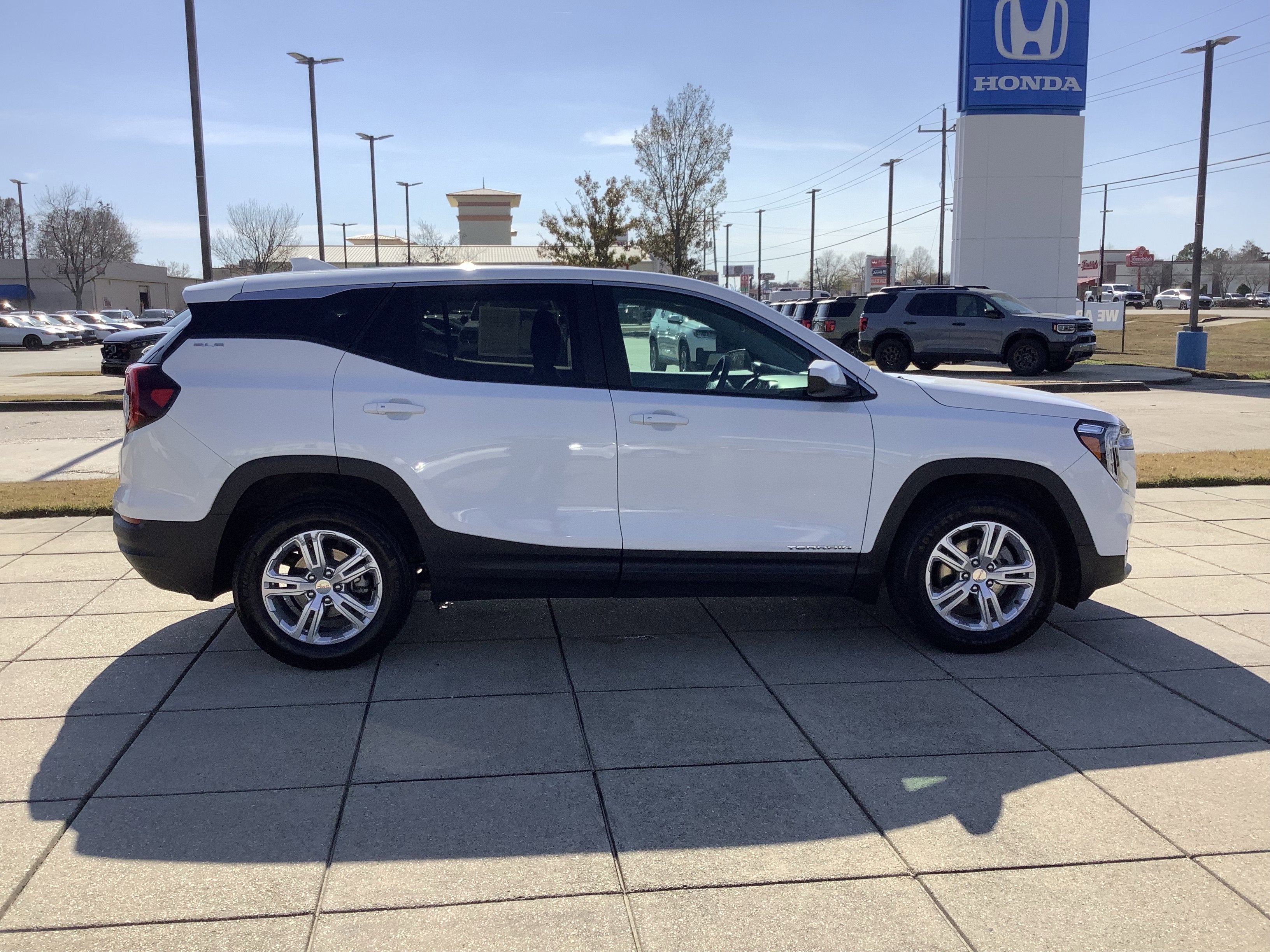 2024 GMC Terrain SLE