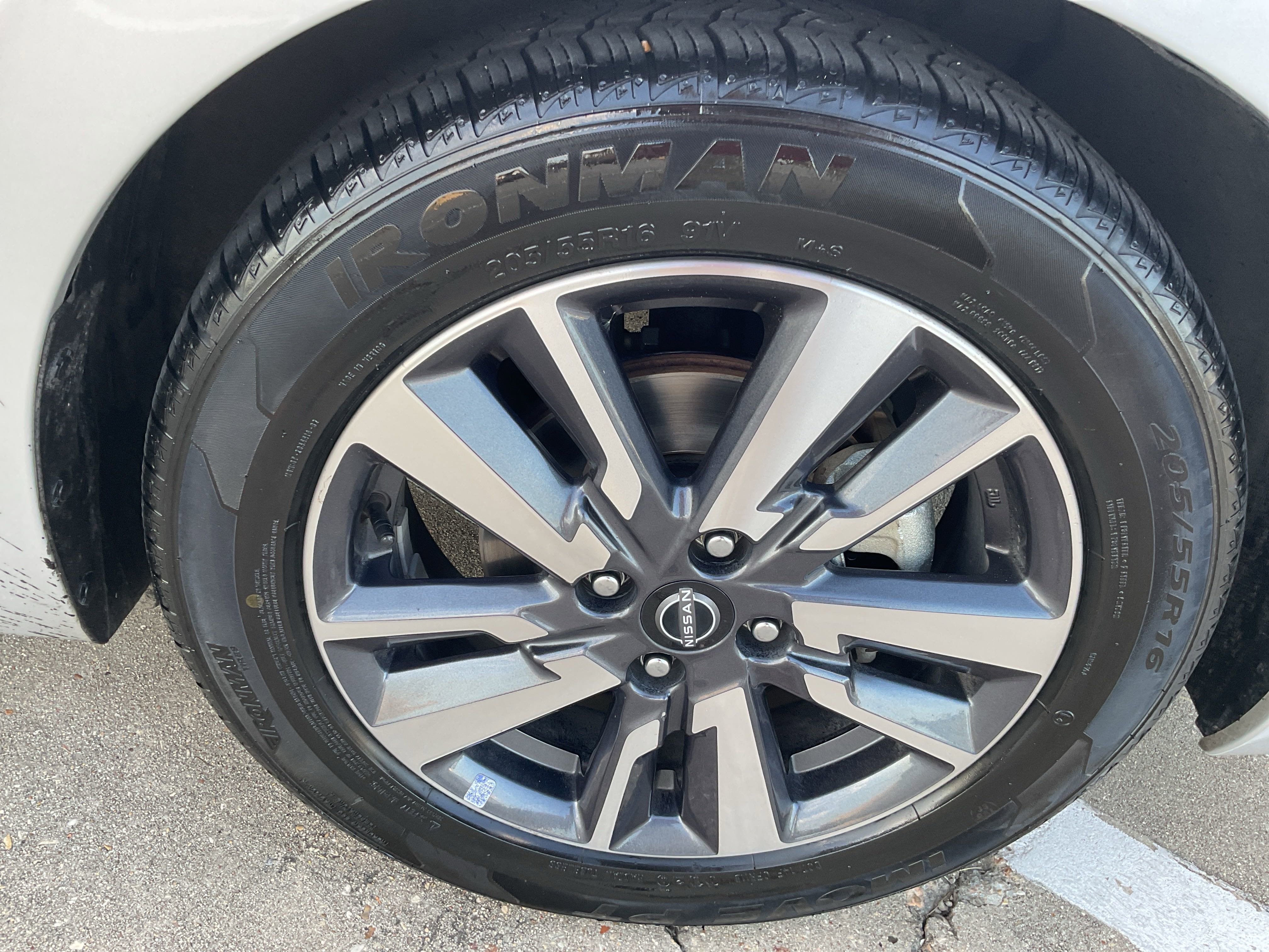 2023 Nissan Versa SV