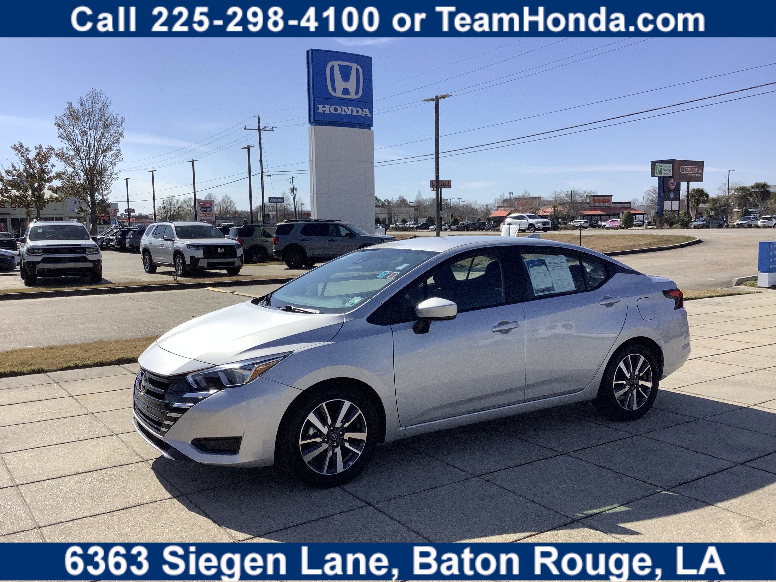 2023 Nissan Versa SV