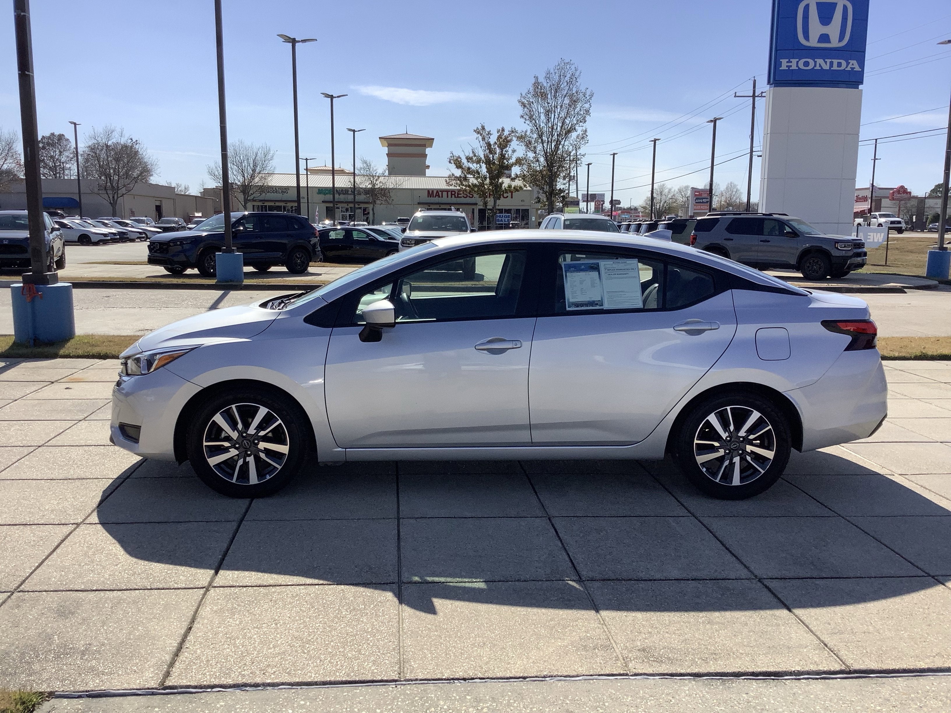 2023 Nissan Versa SV