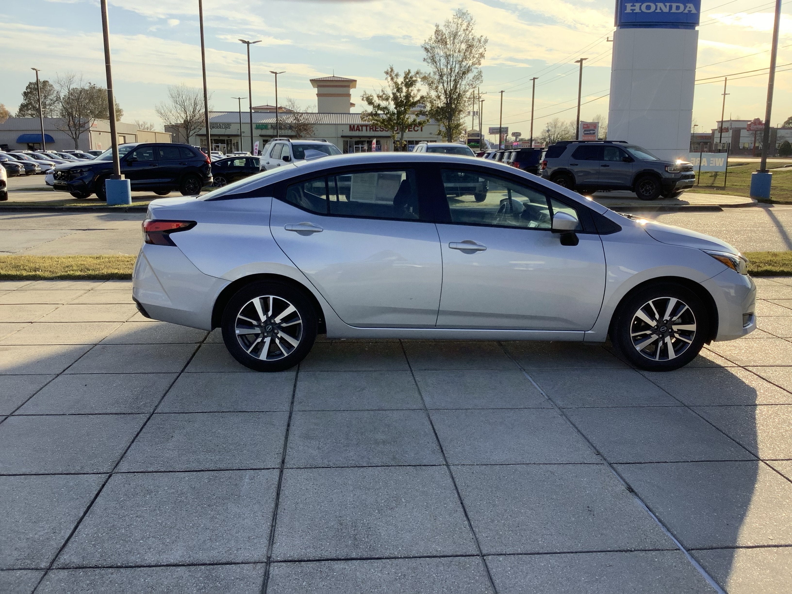 2025 Nissan Versa SV