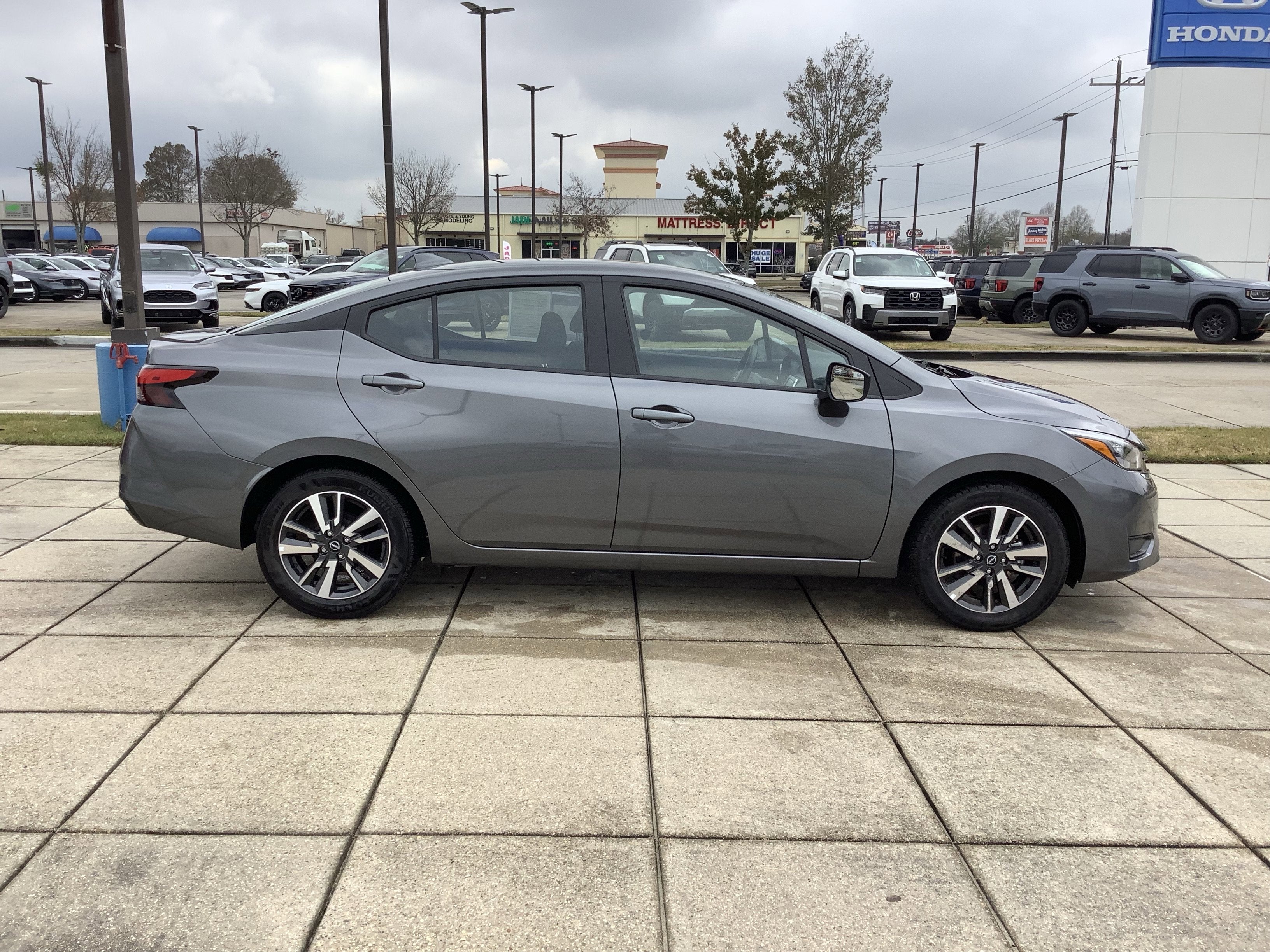 2025 Nissan Versa SV