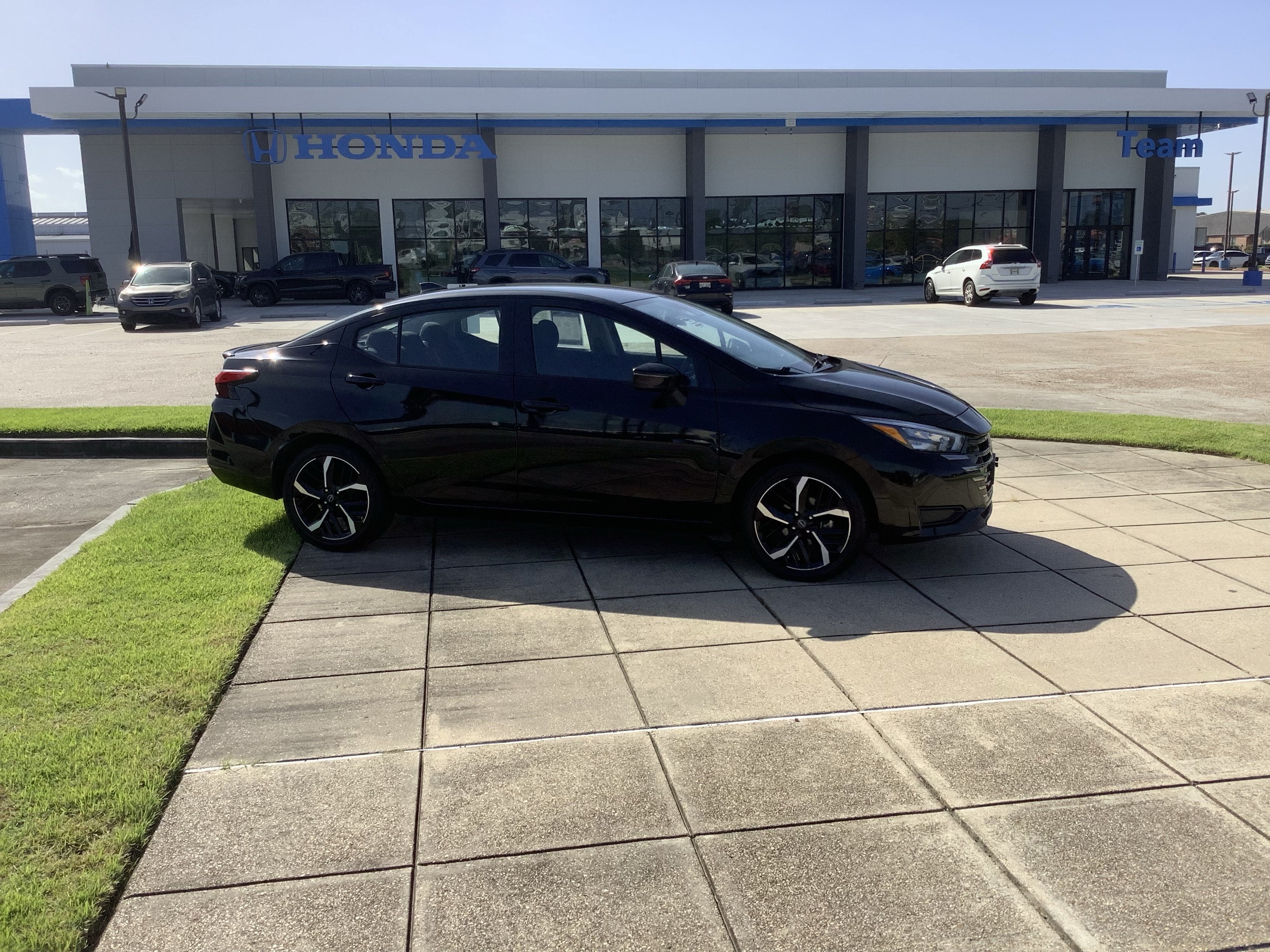 2024 Nissan Versa SR