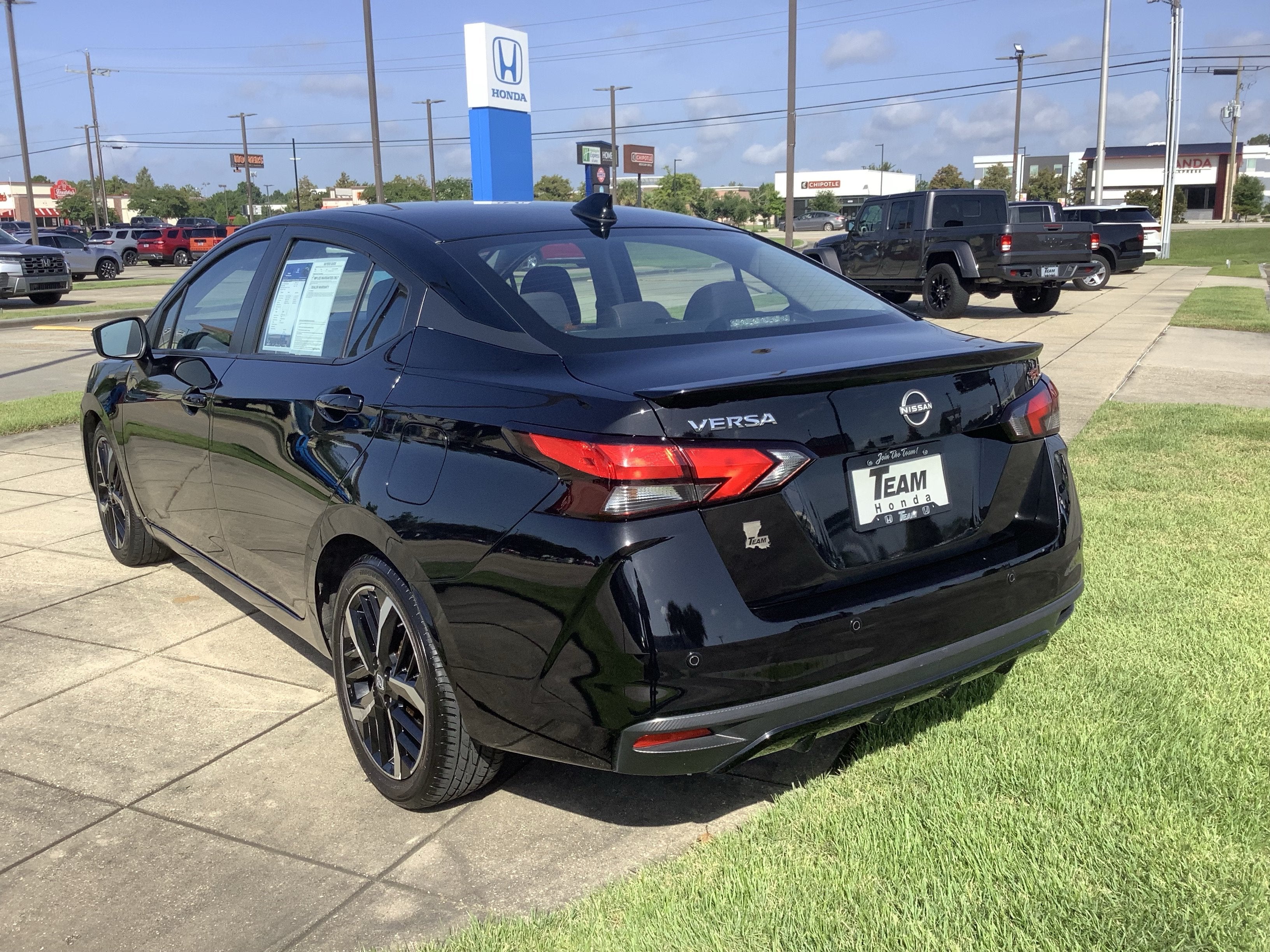 2024 Nissan Versa SR