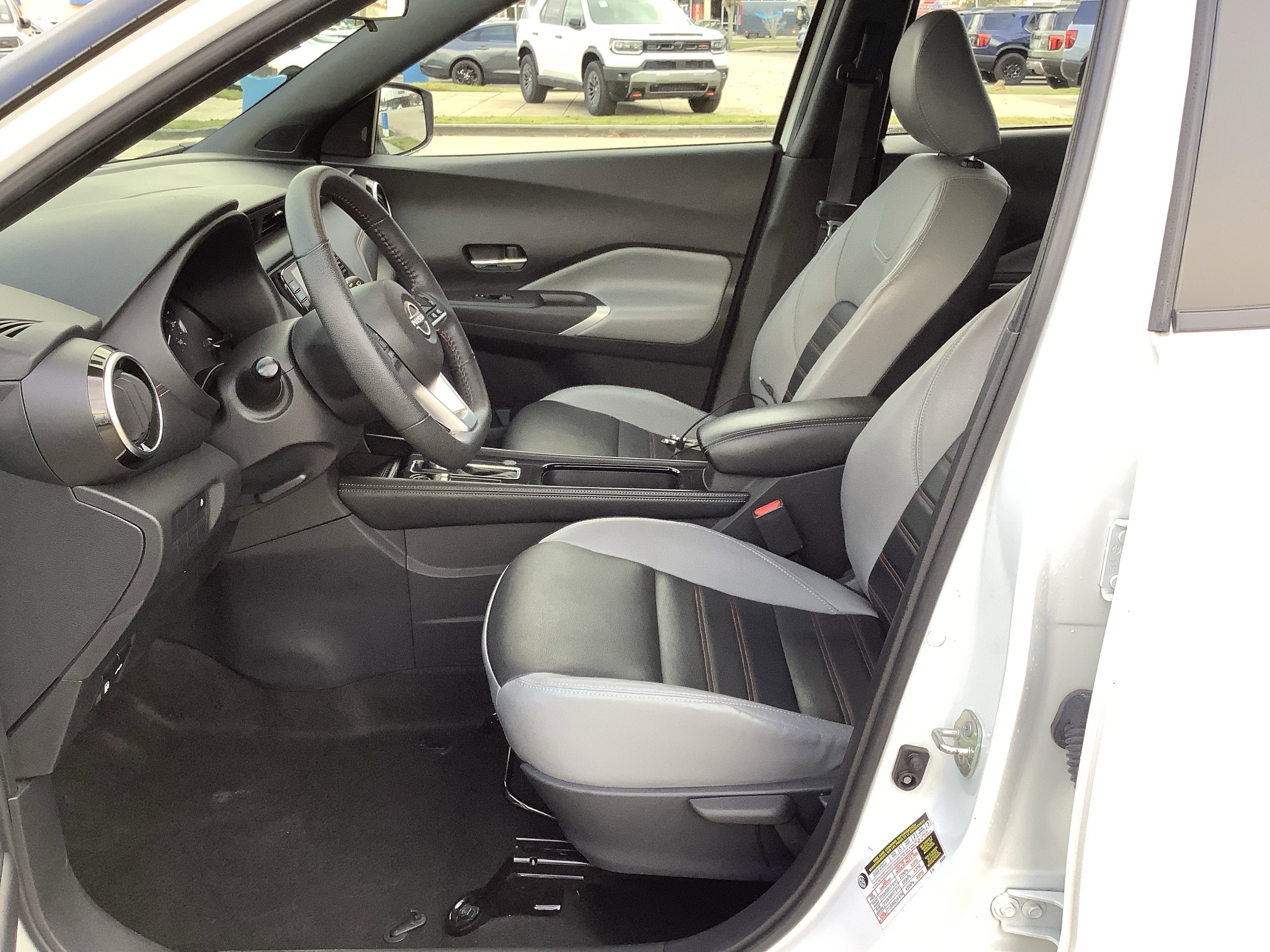 2023 Nissan Kicks SR