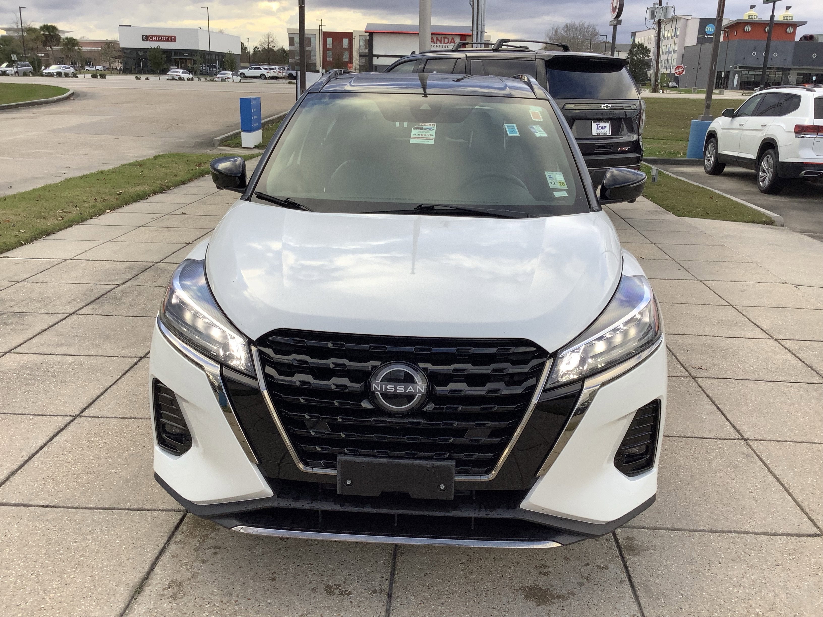 2023 Nissan Kicks SR