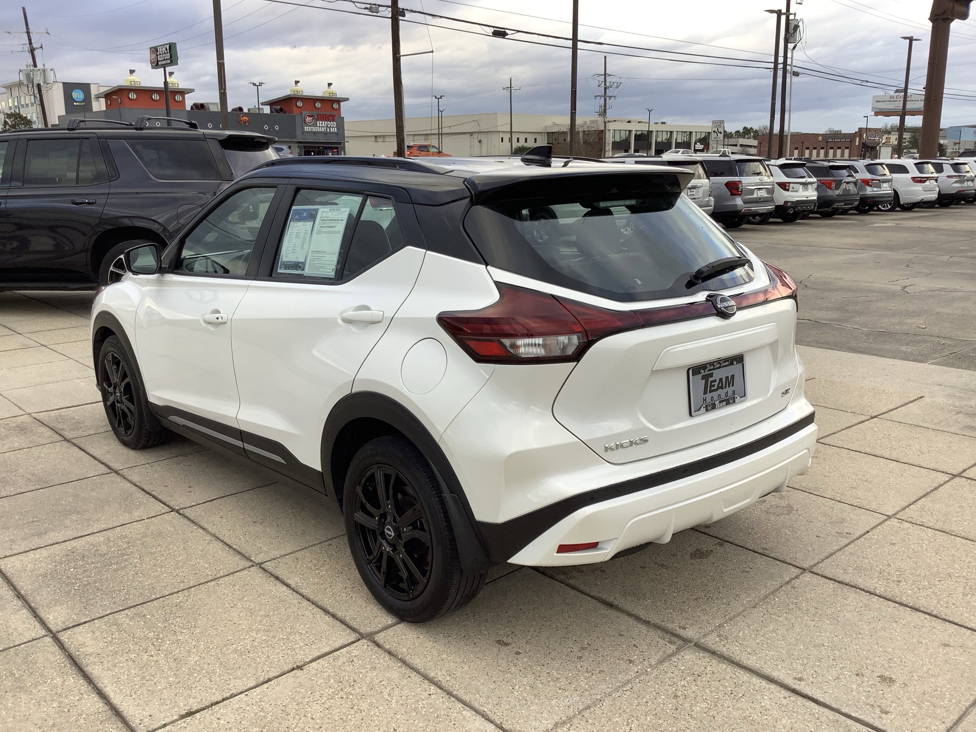 2023 Nissan Kicks SR