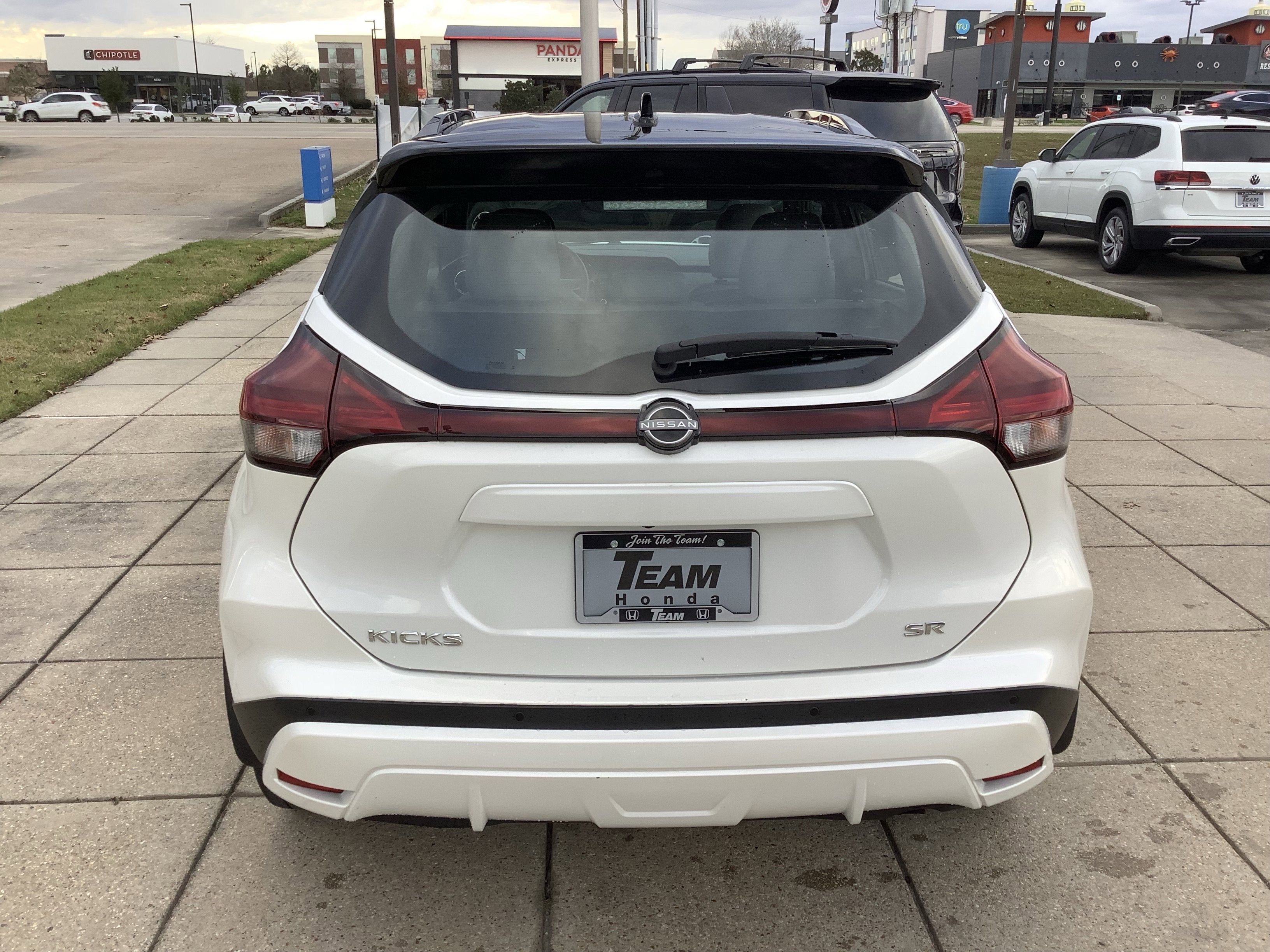 2023 Nissan Kicks SR