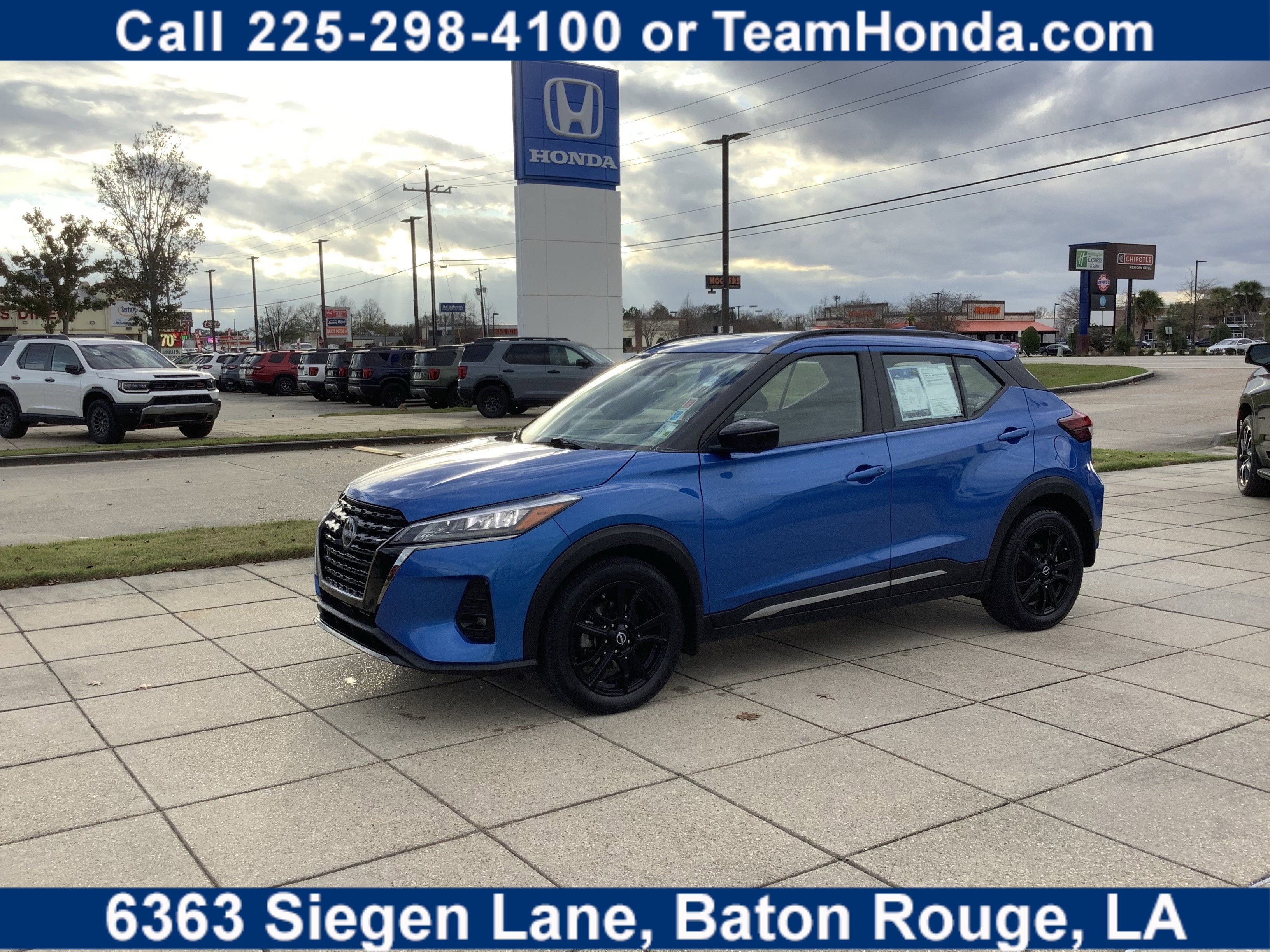 2023 Nissan Kicks SR