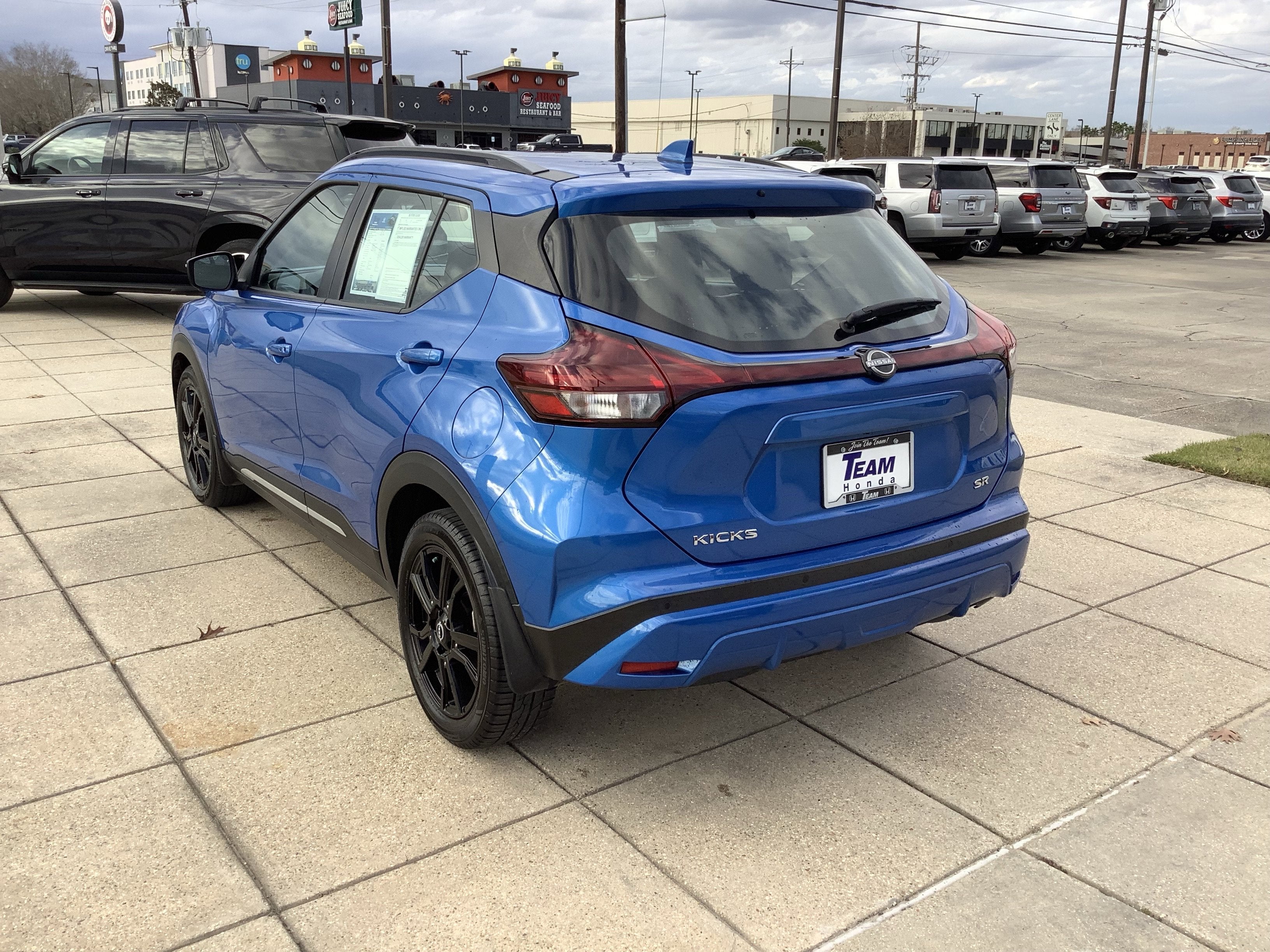 2023 Nissan Kicks SR